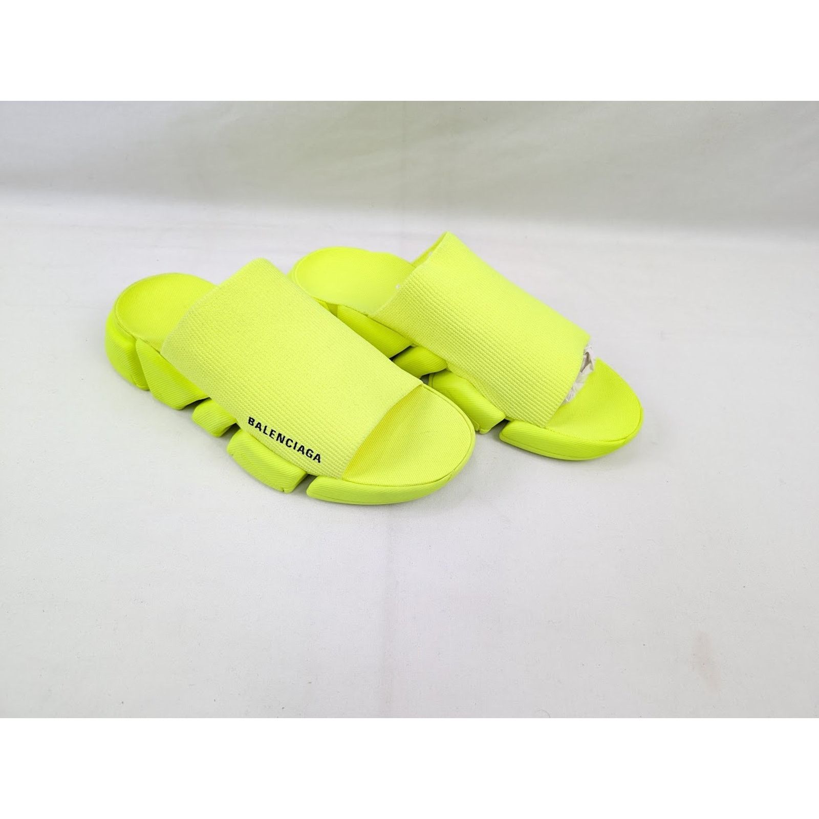 Balenciaga o1rshd1 Speed 2.0 Slides in Fluo Yellow Size US 11 / EU 44 - 13 Thumbnail
