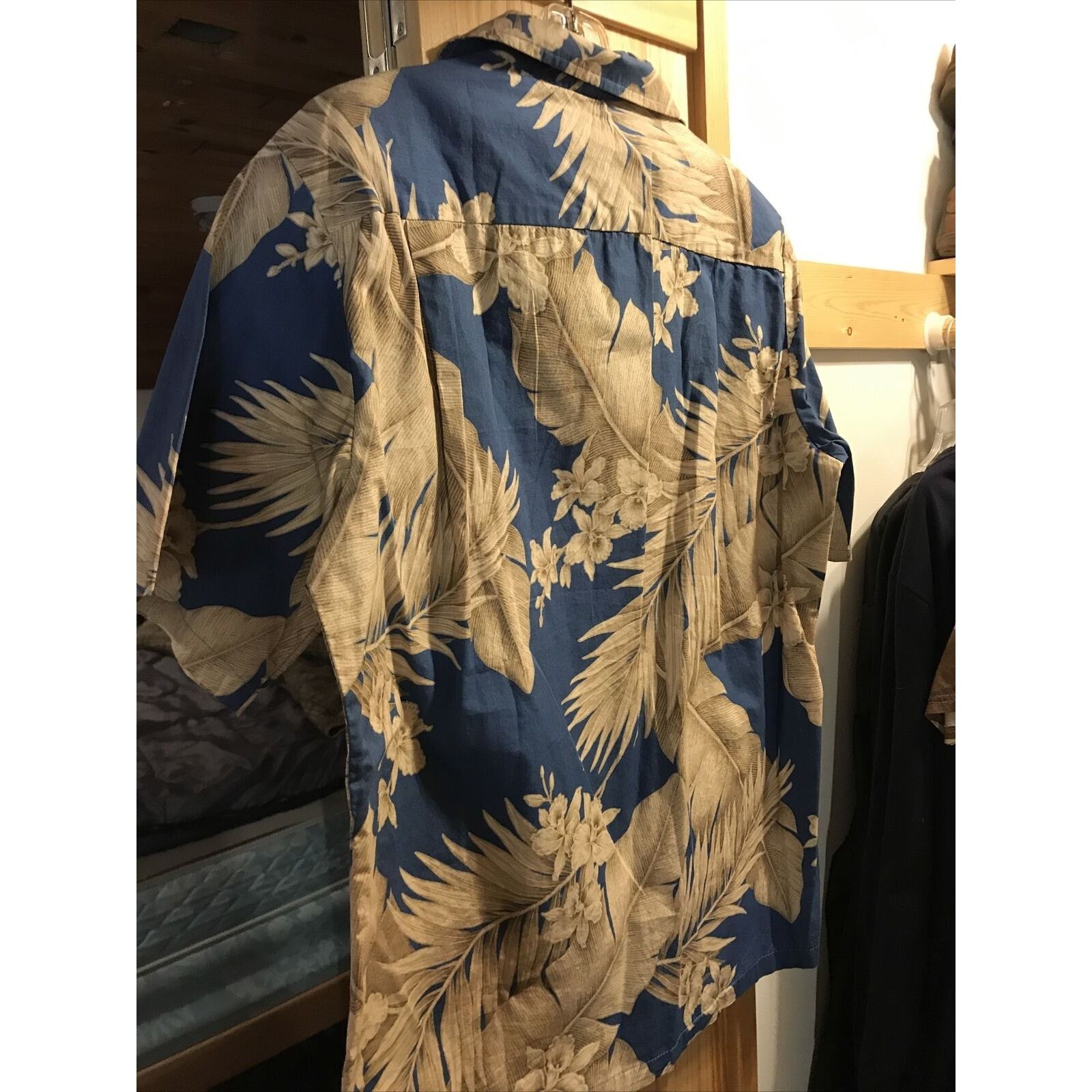 Other Malihini Men M Blue Gold Floral Button Cotton Hawaiian Shirt Size US M / EU 48-50 / 2 - 10 Thumbnail