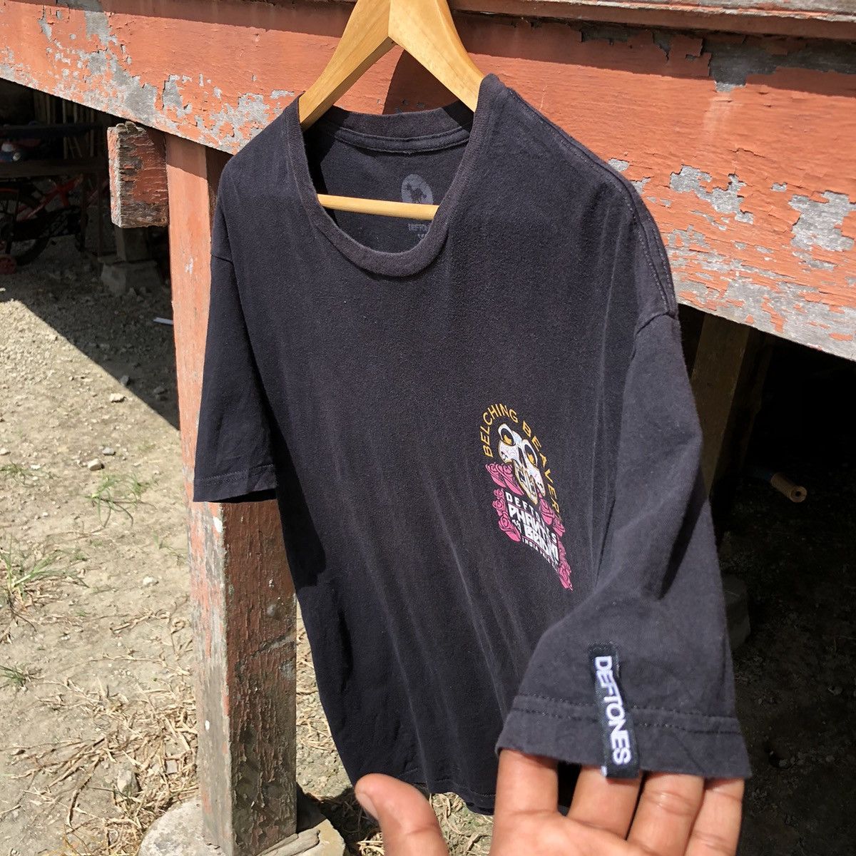 Band Tees Vintage y2k Sunfaded Deftones Belching Beaver Tshirt Size US XL / EU 56 / 4 - 7 Thumbnail