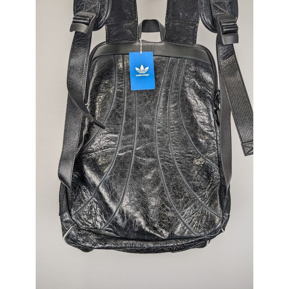 Adidas × Balenciaga o1rshd1 Q:2 /Size:L /Aged Arena Lamb Tonal Backpack in Black Size ONE SIZE - 19 Thumbnail
