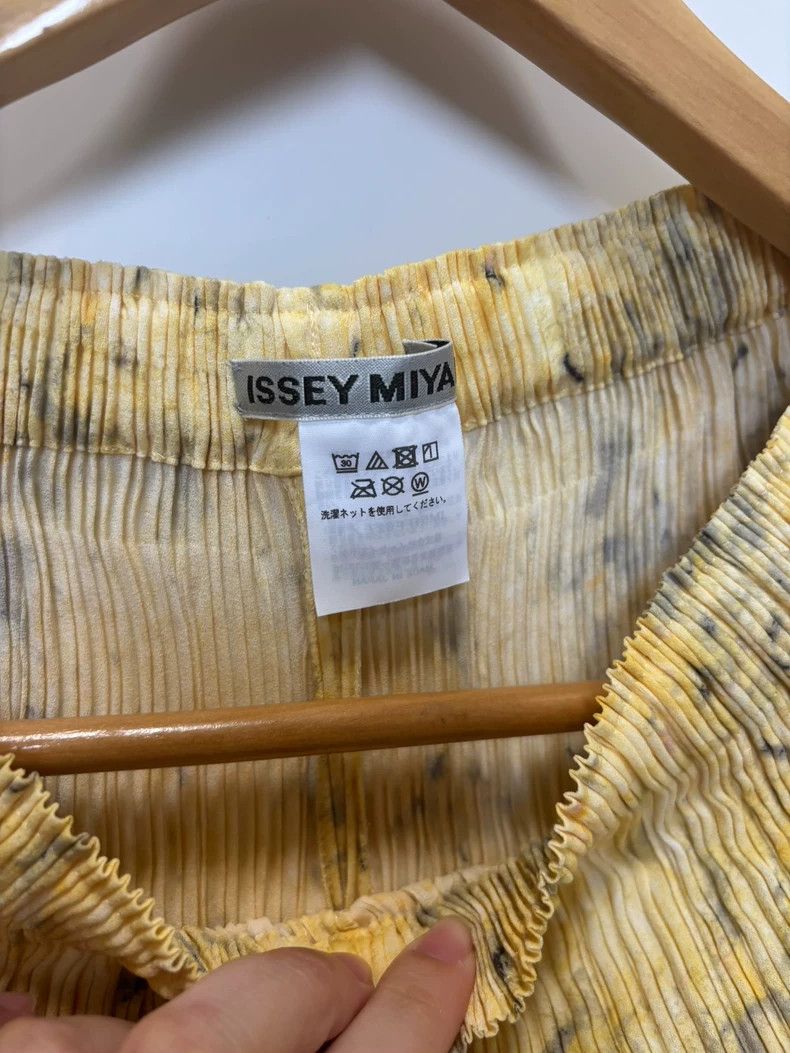 Issey Miyake Issey Miyake size:1 Yellow pleated trousers Size 31" - 2 Thumbnail