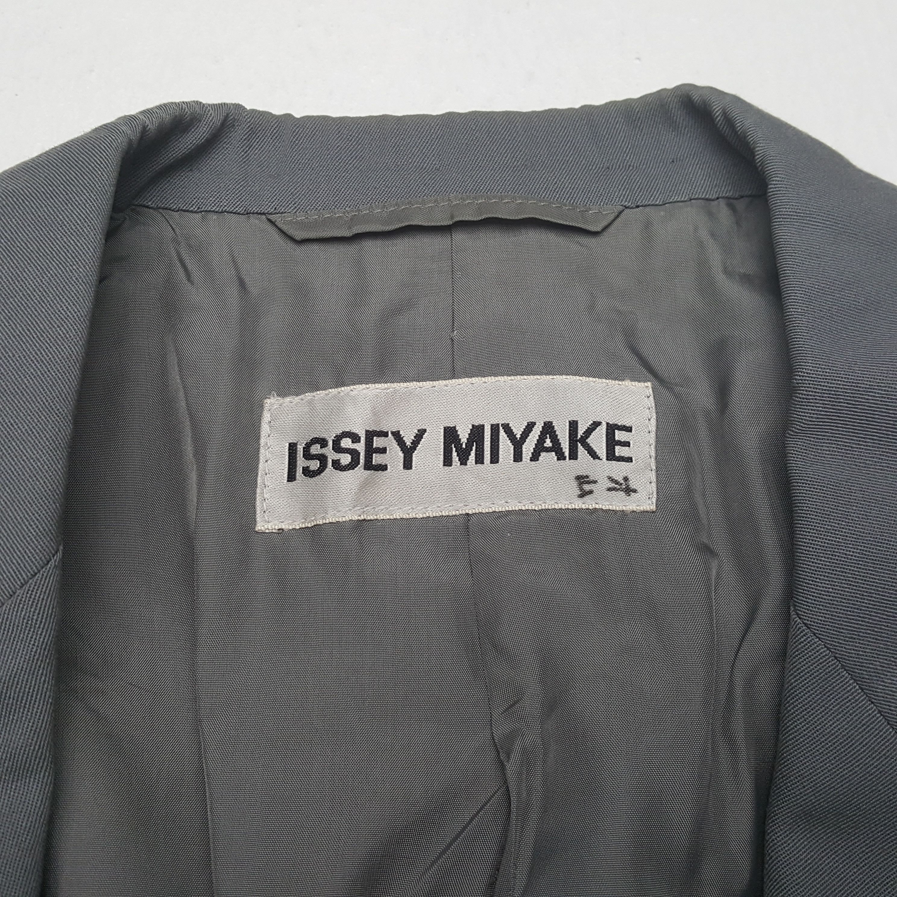 Issey Miyake Vintage Issey Miyake Japanese Designer Coat C307N18 Size US S / EU 44-46 / 1 - 4 Thumbnail