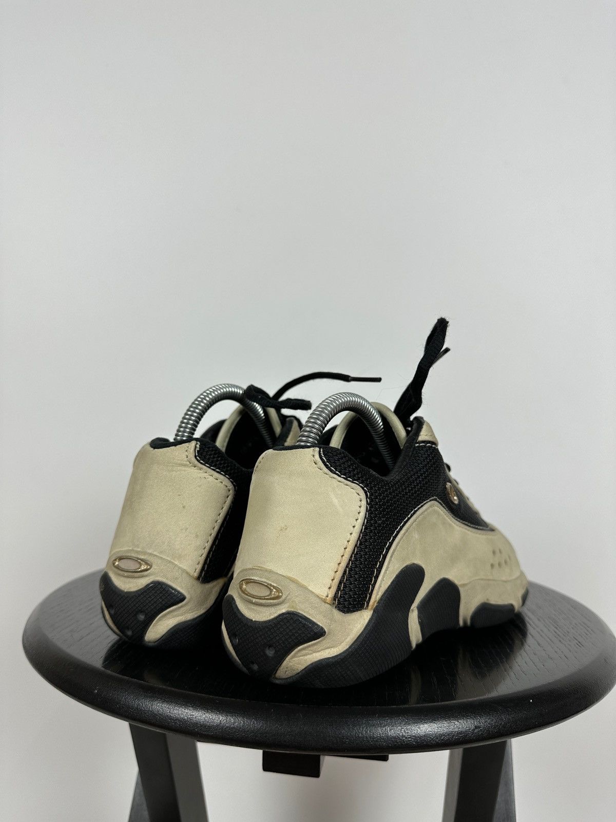 Oakley 00s Vintage Oakley Beige/Black Leather Low Top Sneakers Size US 6.5 / EU 39-40 - 3 Thumbnail