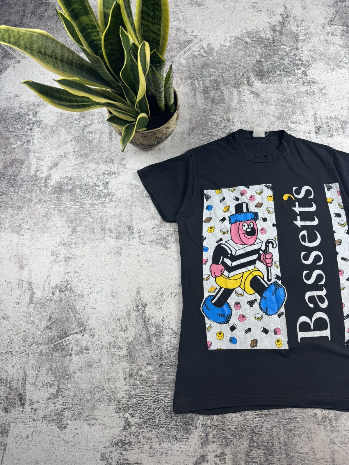 Vintage Vintage 80's Bertie Bassett’s Liquorice Allsorts Candys T-Shirt SingleStitch Size US S / EU 44-46 / 1 - 2 Thumbnail