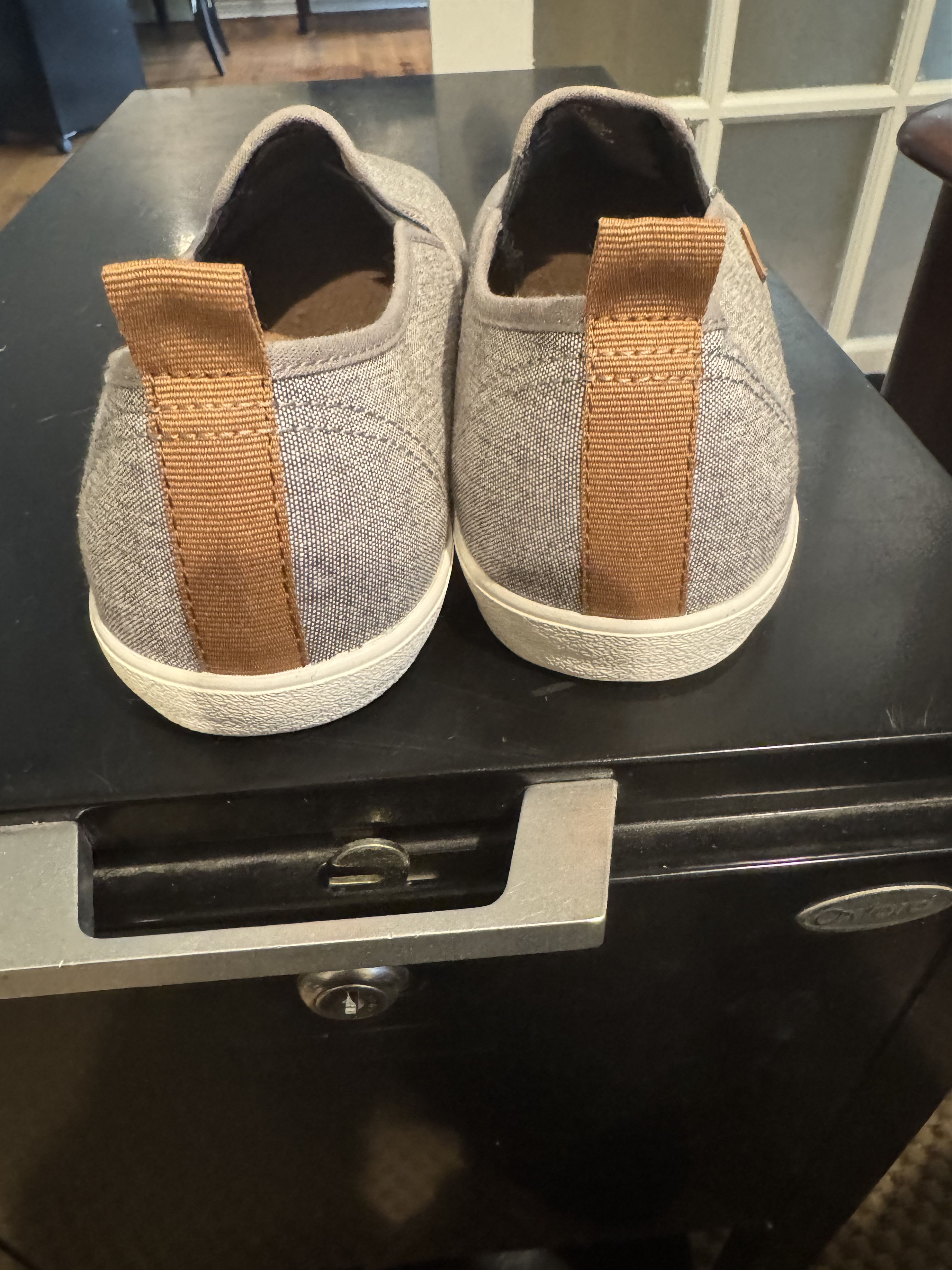 H&M H&M canvas slip on shoes Size US 9.5 / EU 42-43 - 3 Thumbnail