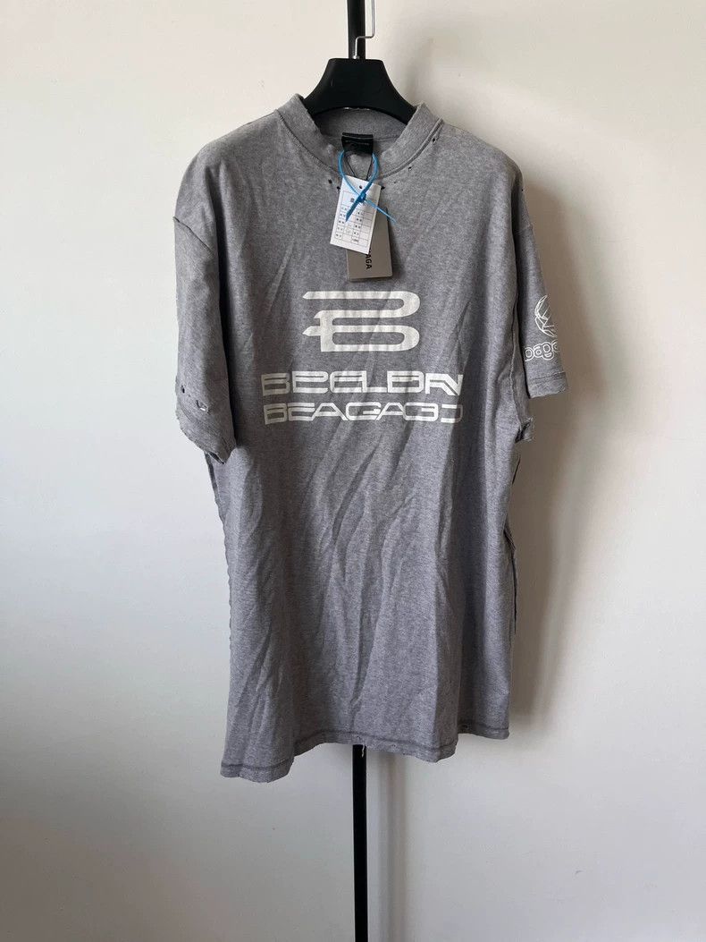Balenciaga Balenciaga AI Generated Distressed Tee-yf Size US M / EU 48-50 / 2 - 1 Thumbnail