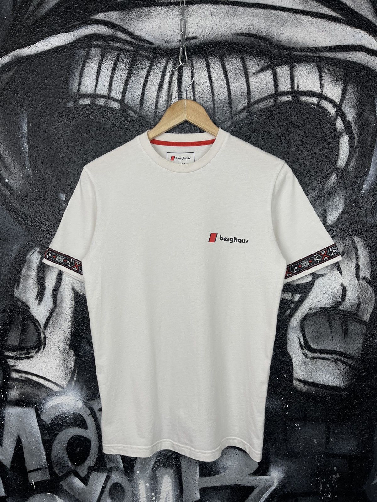 Berghaus Berghaus White Ornaments T-Shirt Men’s Size Small Size US S / EU 44-46 / 1 - 2 Thumbnail