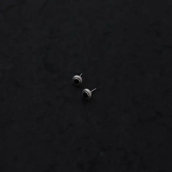 Japanese Brand 100%925 silver retro punk earrings Size ONE SIZE - 5 Thumbnail