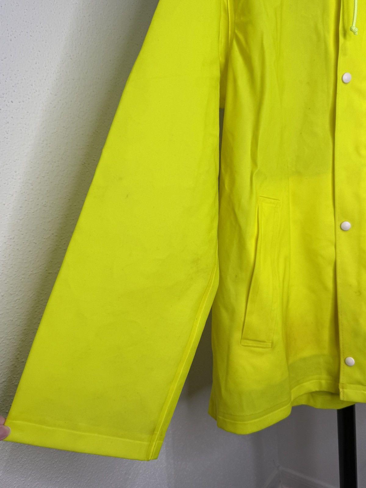 Vetements Vetements SS18 Logo Raincoat Size US M / EU 48-50 / 2 - 2 Thumbnail