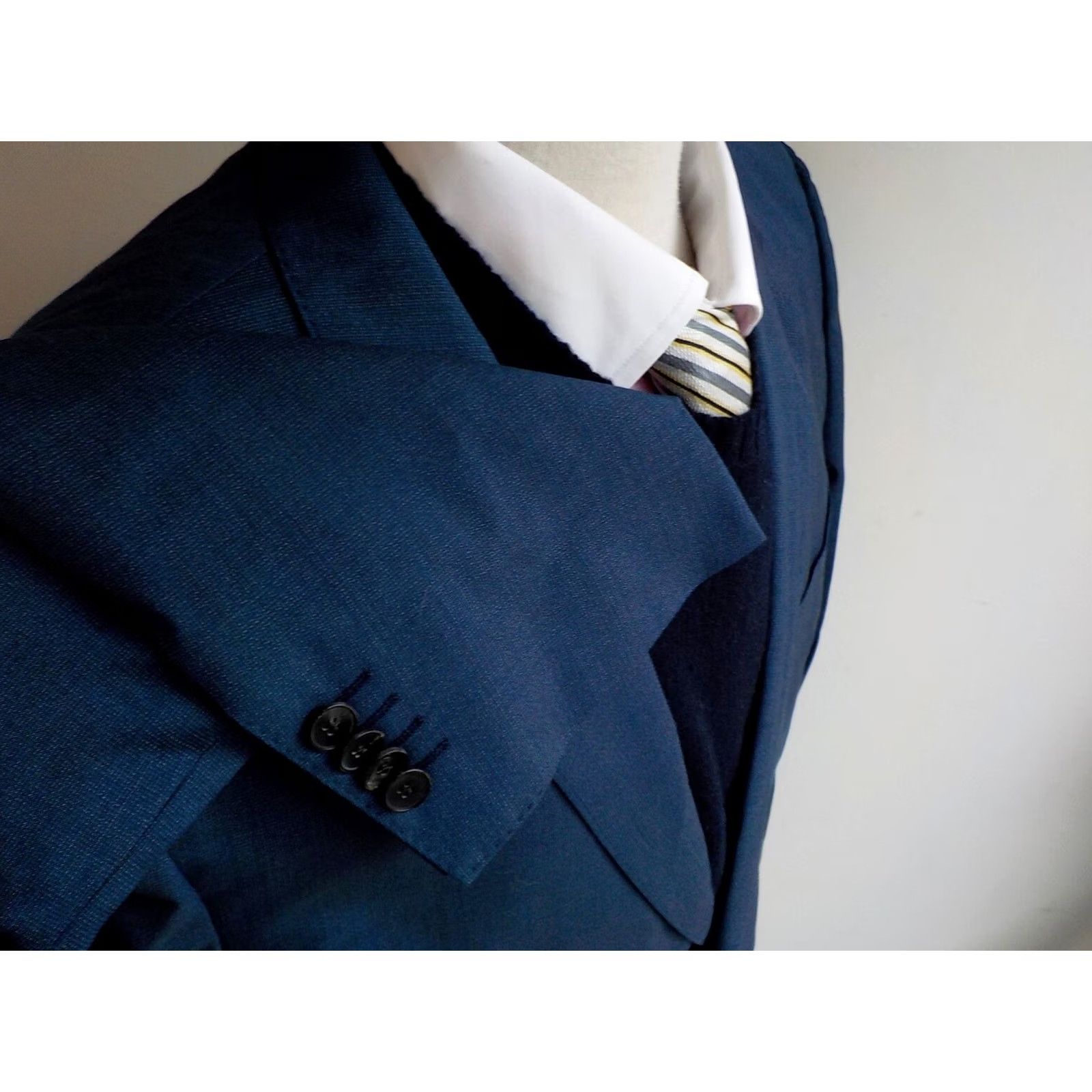 Hugo Boss HUGO BOSS Blazer Blue 2 Button GUABELLO Made in Italy Super 130 Wool SZ 44R Mens Jacket Blazer Regular Notch Lapel 2 Button Blue Size 44R - 4 Thumbnail