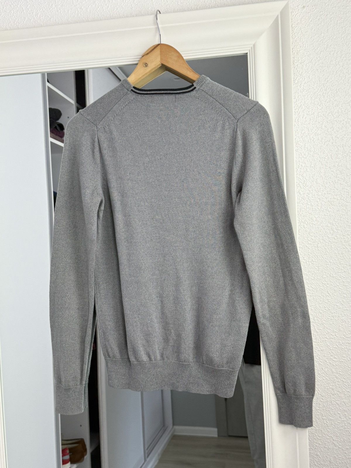 Fred Perry Fred Perry V-Neck Sweater Jumper Gray Sweater Size: XS Size US XS / EU 42 / 0 - 10 Thumbnail
