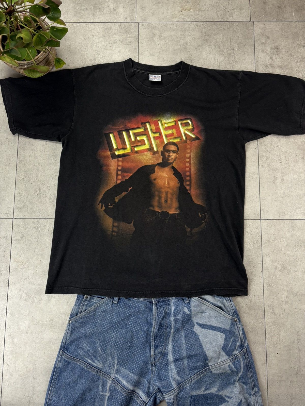 Band Tees Vintage Usher Evolution Tour 2002 Graphic Rap Tee XL Size US XL / EU 56 / 4 - 2 Thumbnail