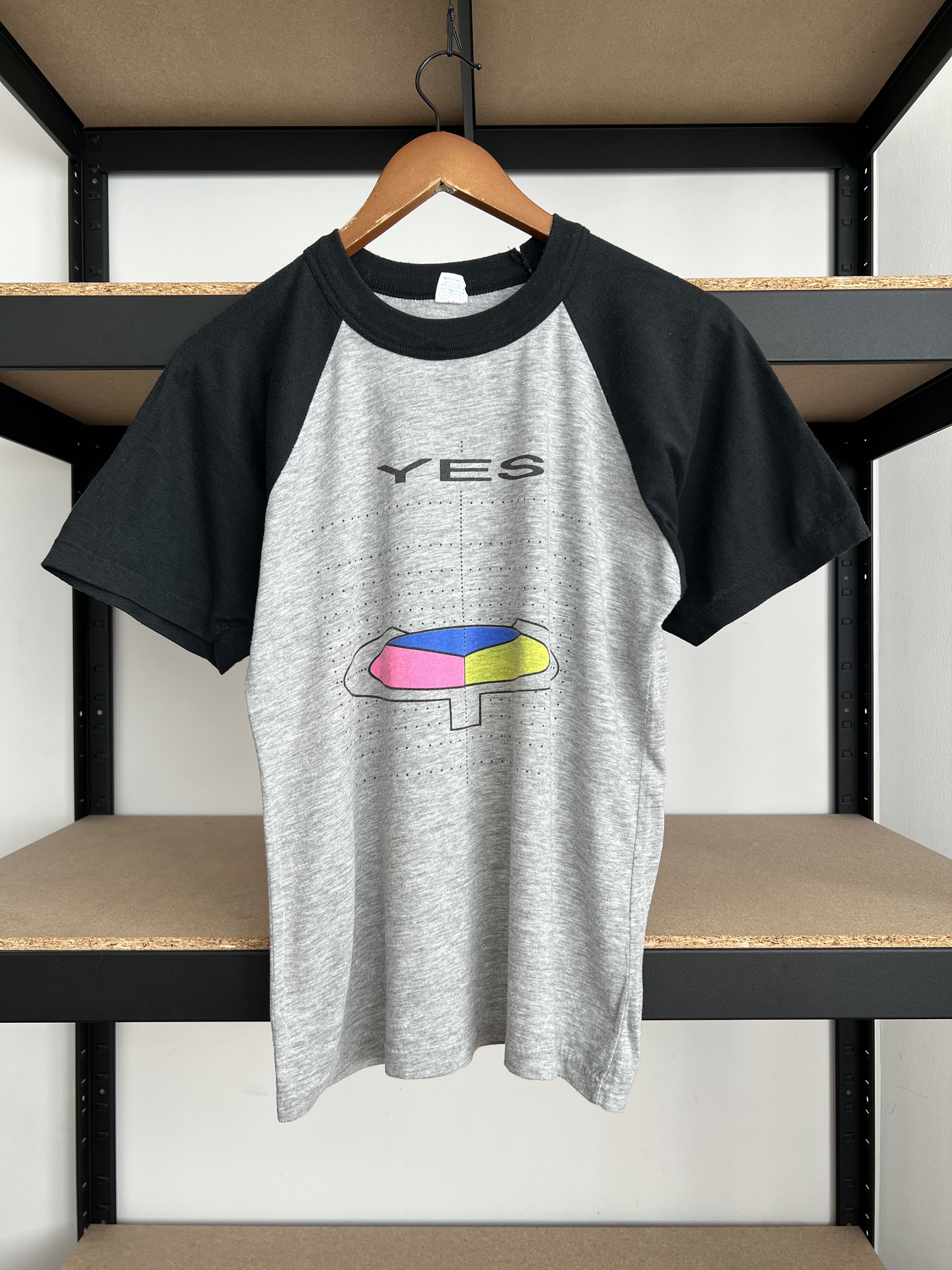 Band Tees Vintage 1984 Yes Band 90125 World Tour 80s T-shirt Size US M / EU 48-50 / 2 - 1 Thumbnail