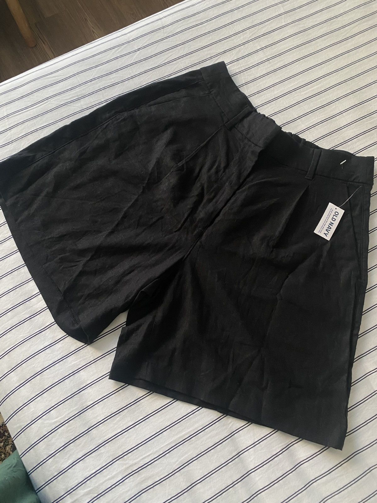 Old Navy NWT Old Navy High Waisted Black Linen Rayon Women’s Short Size 32" / US 10 / IT 46 - 6 Thumbnail