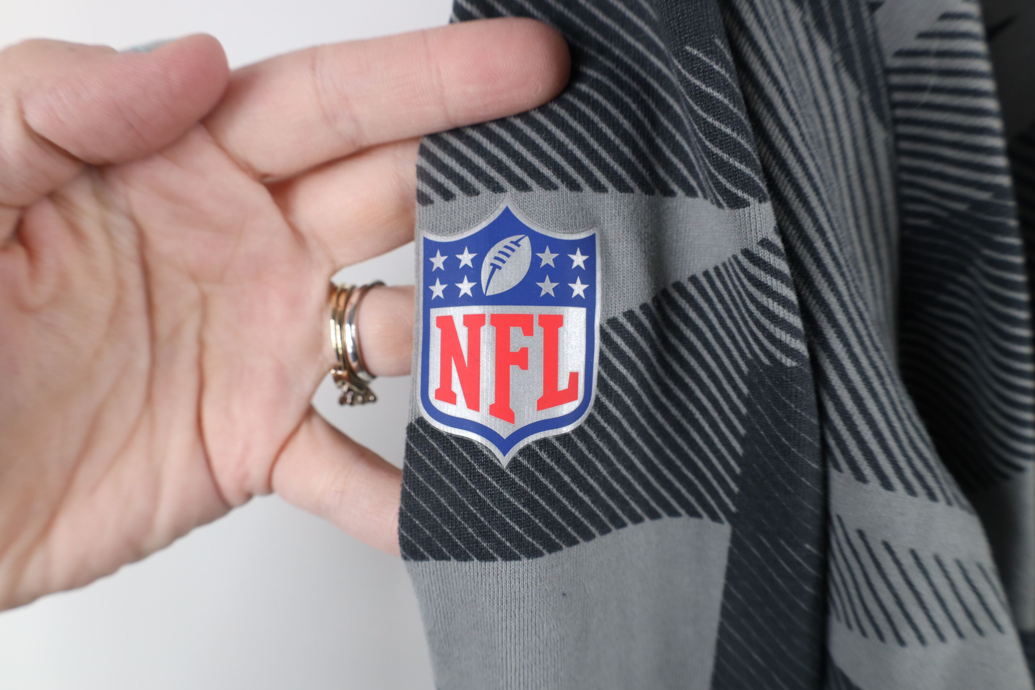 Nike × Vintage Nike On Field Lions Football Lightweight Hoodie T-Shirt Size US XL / EU 56 / 4 - 7 Thumbnail