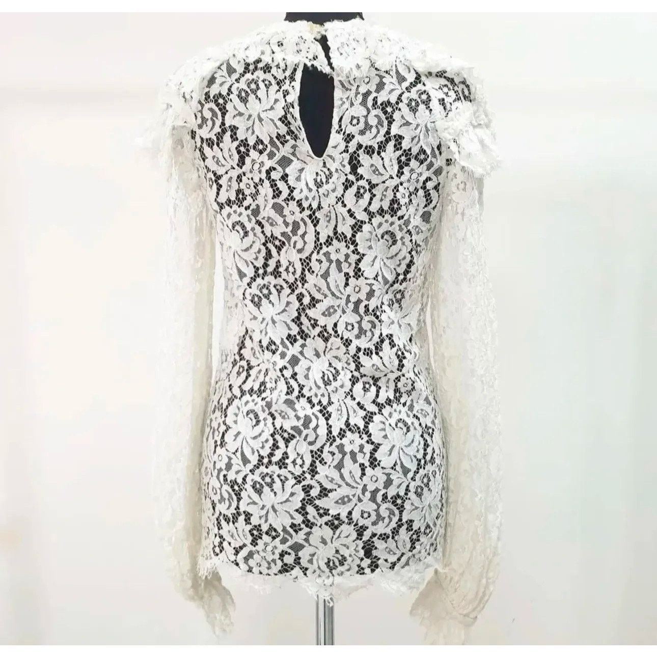 Chanel Chanel White Floral Lace Blouse Sz/36 Size XS / US 0-2 / IT 36-38 - 2 Thumbnail