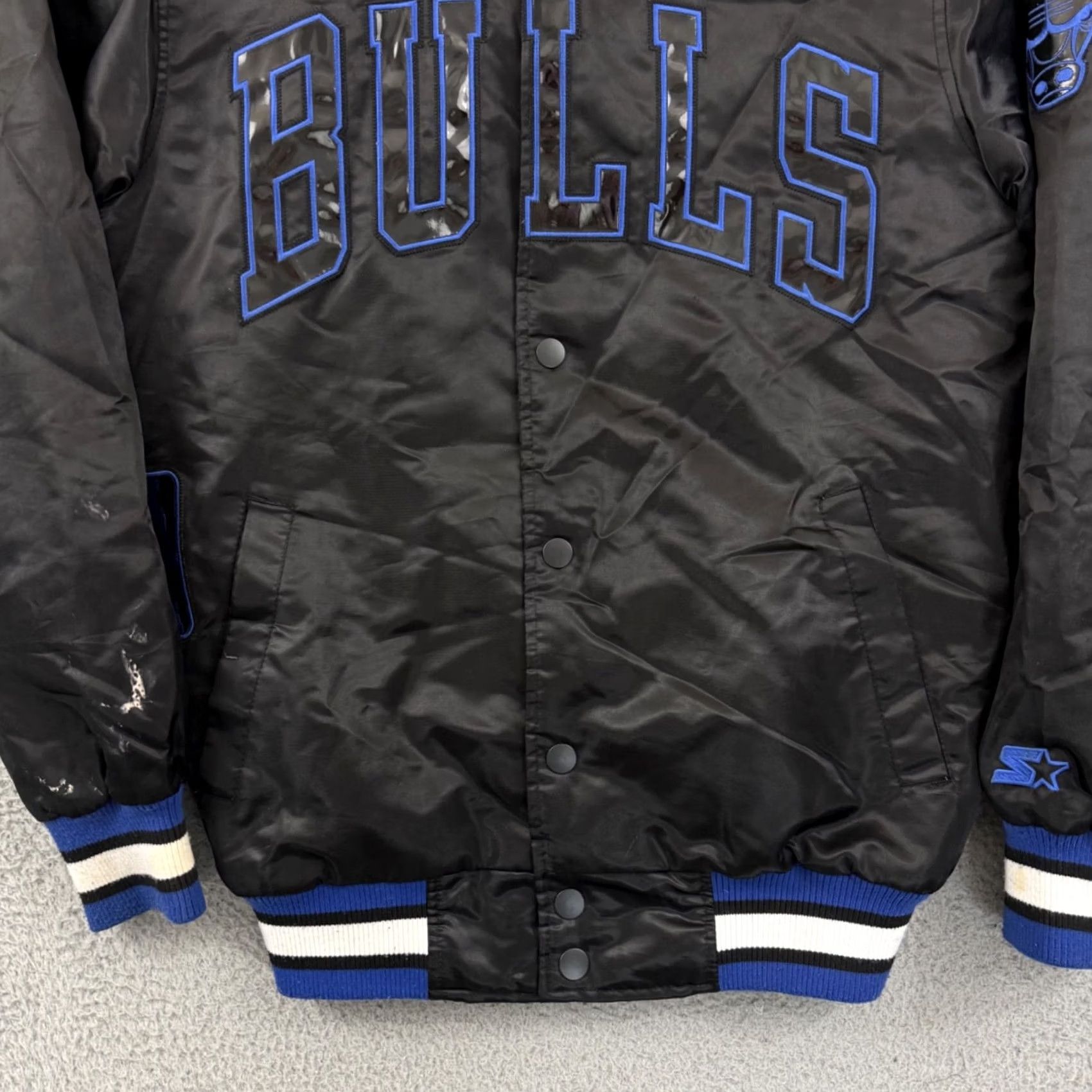 Starter VINTAGE Starter Chicago Bulls Bomber Jacket Mens Small Black Satin 90s NBA City logo Regular Mens Size US S / EU 44-46 / 1 - 2 Thumbnail