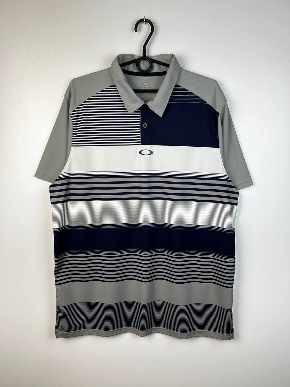 Vintage Oakley vintage center logo polo t-shirts size L Size US L / EU 52-54 / 3 - 1 Thumbnail