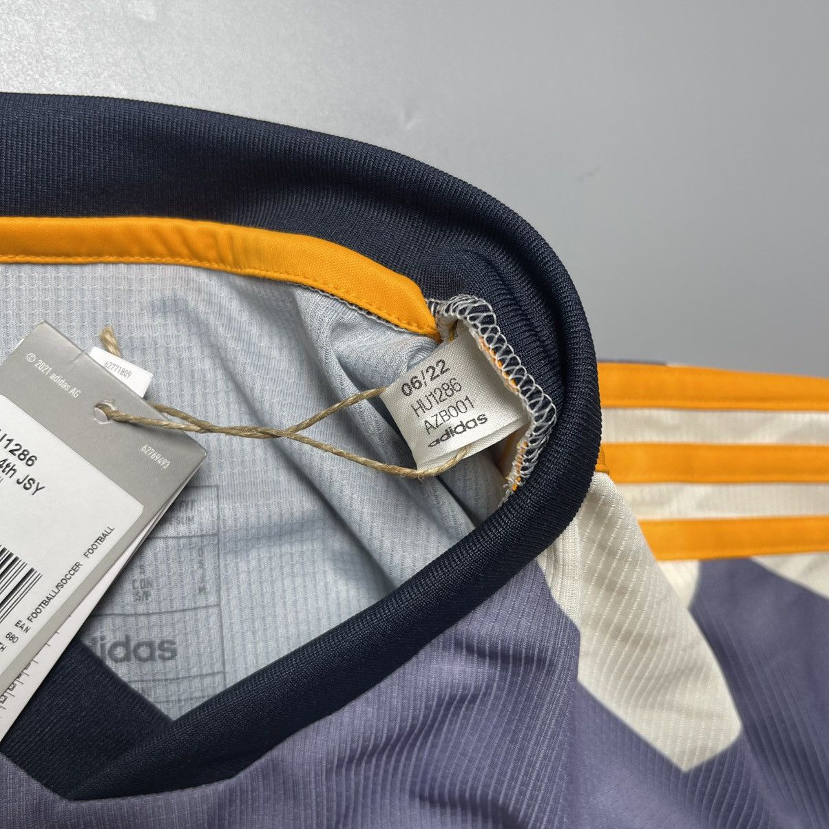 Vintage BAYERN ADIDAS 2022/2023 SOCCER FOURTH JERSEY #12 IBRAHIMOVIC Size US S / EU 44-46 / 1 - 6 Thumbnail