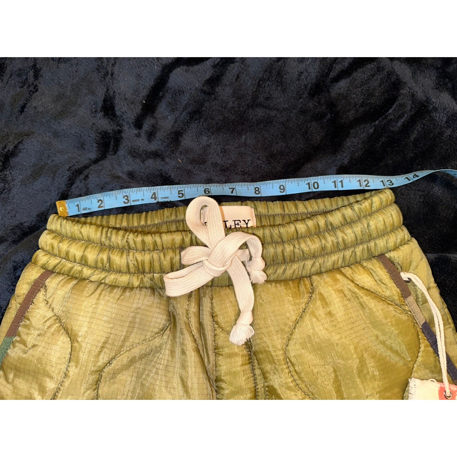 Other NWT RILEY VINTAGE QUILTED ARMY CAMO TRIM SHORTS XS Size 26" / US 2 / IT 38 - 6 Thumbnail