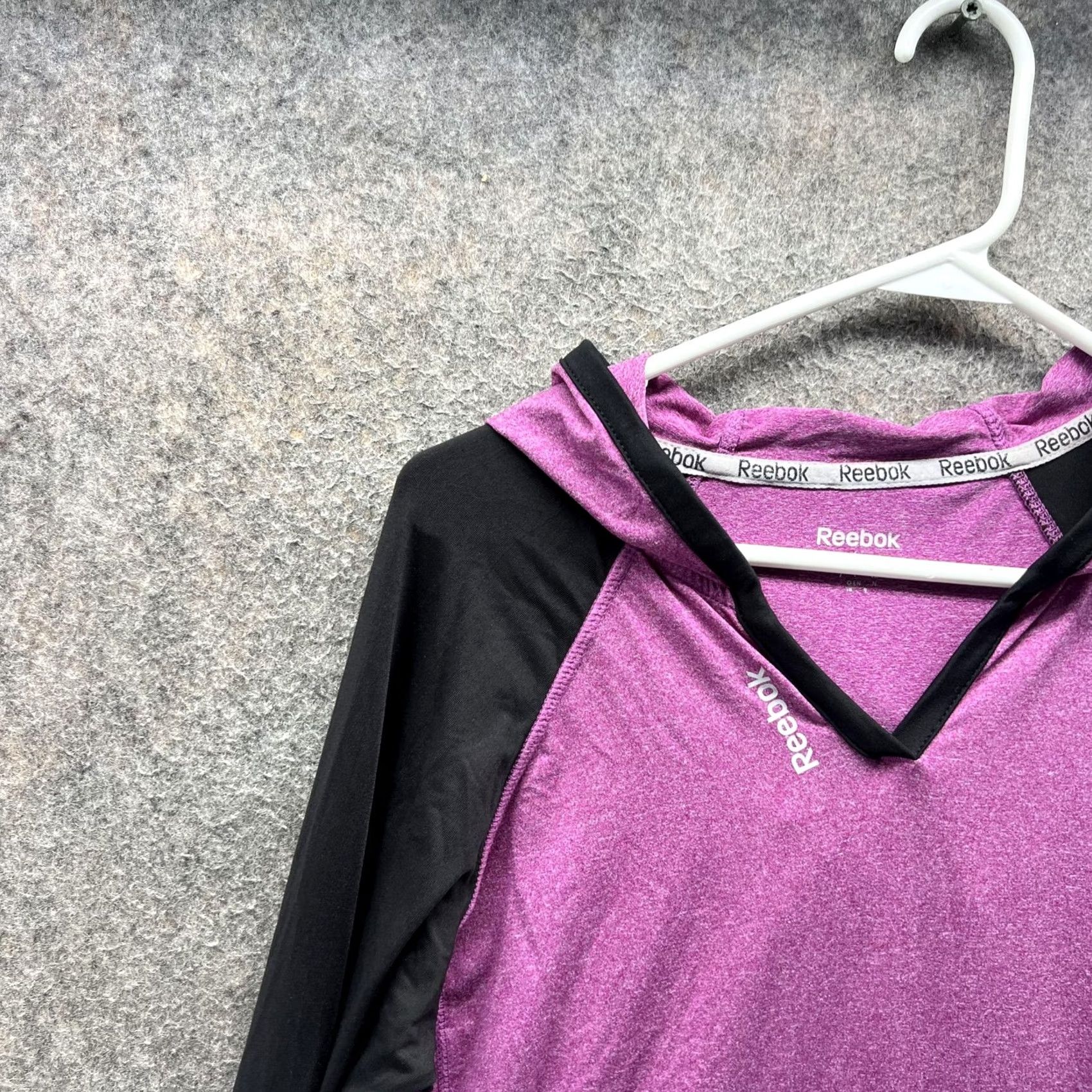 Reebok Reebok Hoodie Womens Small Purple V-Neck Colorblock Pullover Lightweight Top Size S / US 4 / IT 40 - 7 Thumbnail