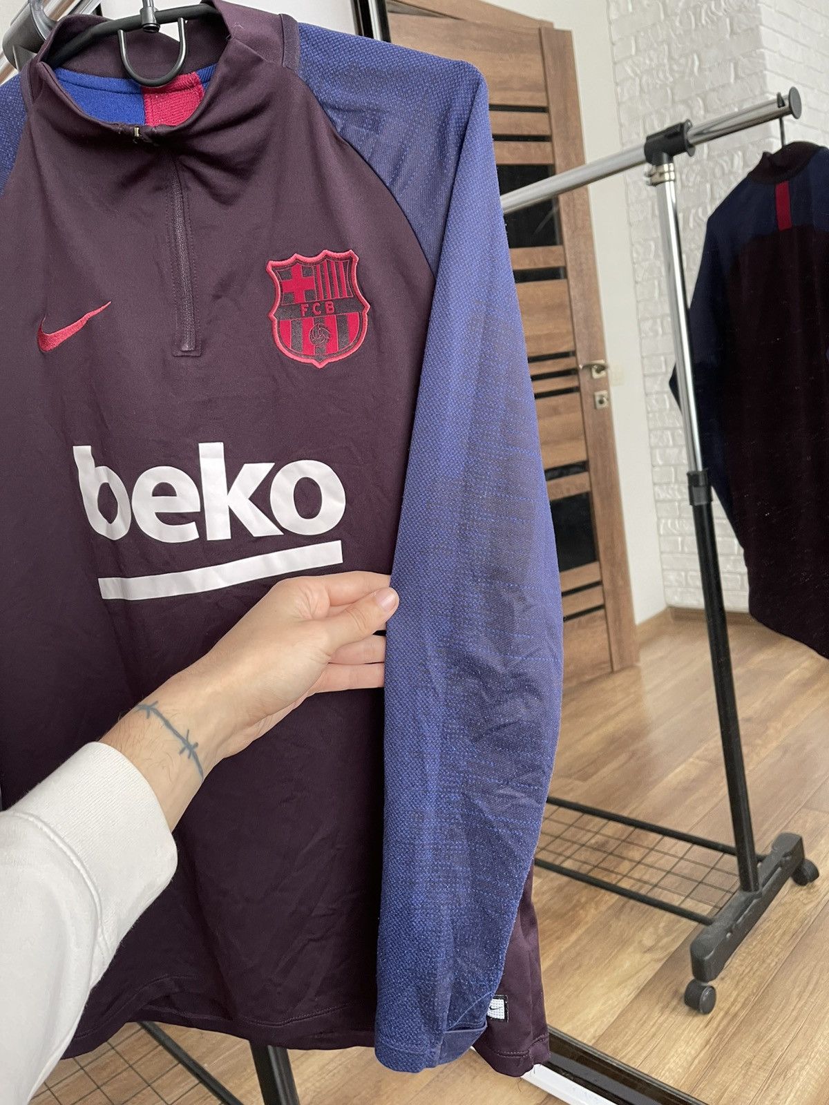 Other 2019/2020 Nike Barcelona Soccer Drill Top Jersey Sweatshirt Size US S / EU 44-46 / 1 - 14 Thumbnail