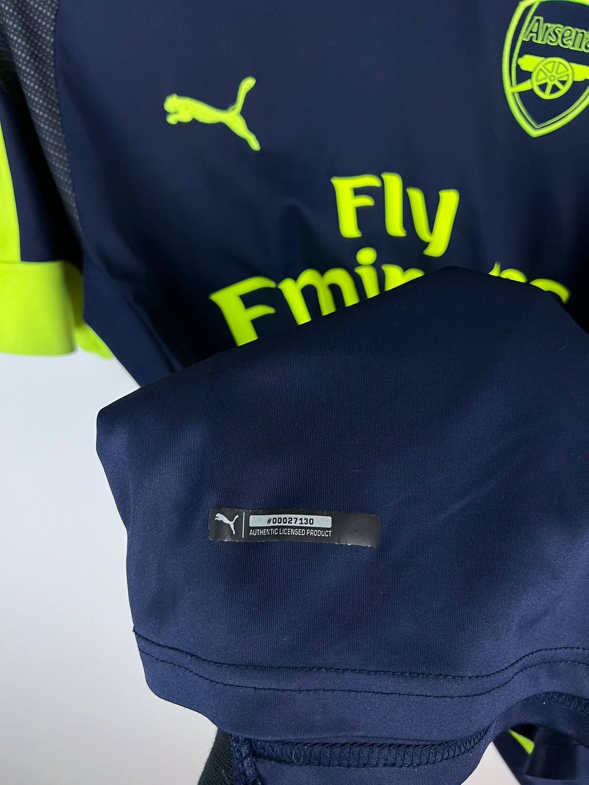 Puma Arsenal Puma jersey t-shirts size M Size US M / EU 48-50 / 2 - 3 Thumbnail