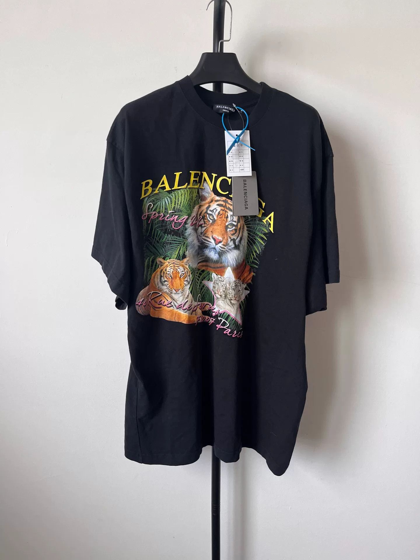 Balenciaga Balenciaga Men's Tiger Print Round Neck T-shirt Size US S / EU 44-46 / 1 - 1 Thumbnail