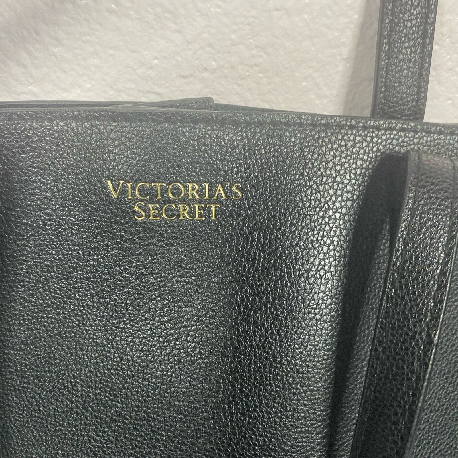 Victoria's Secret Victoria’s Secret black vinyl handbag or shoulder bag Size ONE SIZE - 4 Thumbnail