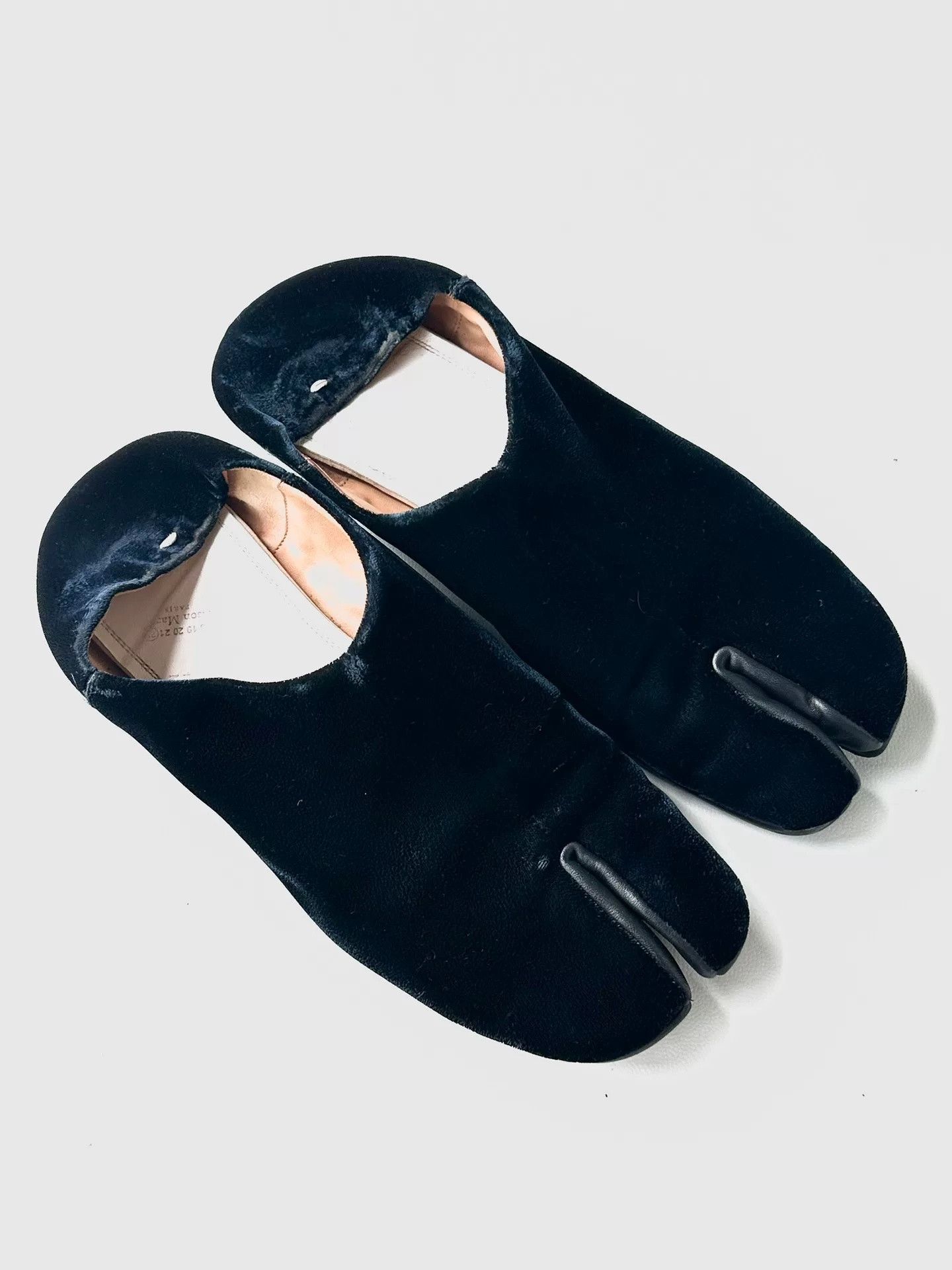 Maison Margiela Maison Margiela Blue Velvet Tabi Shoes Size US 8 / EU 41 - 1 Thumbnail