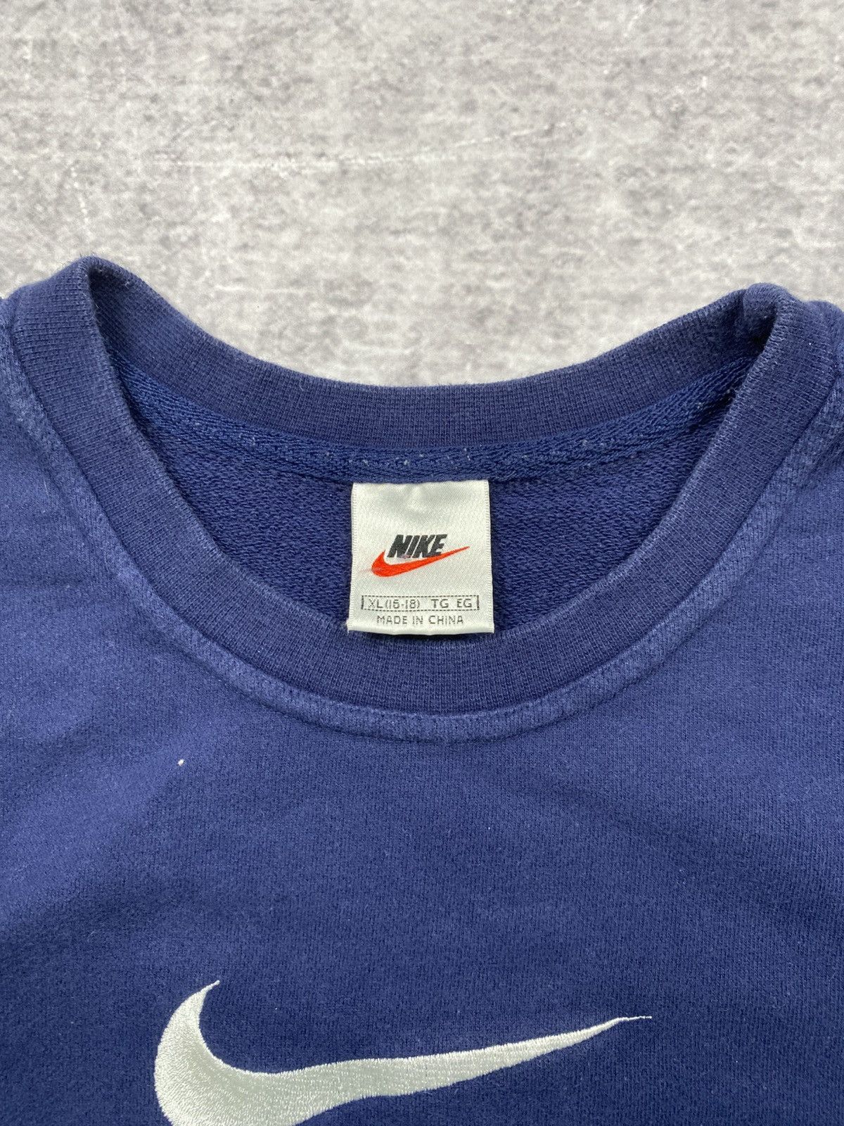 Nike Vintage baggy rare Nike center logo sweatshirt Size US XL / EU 56 / 4 - 6 Thumbnail
