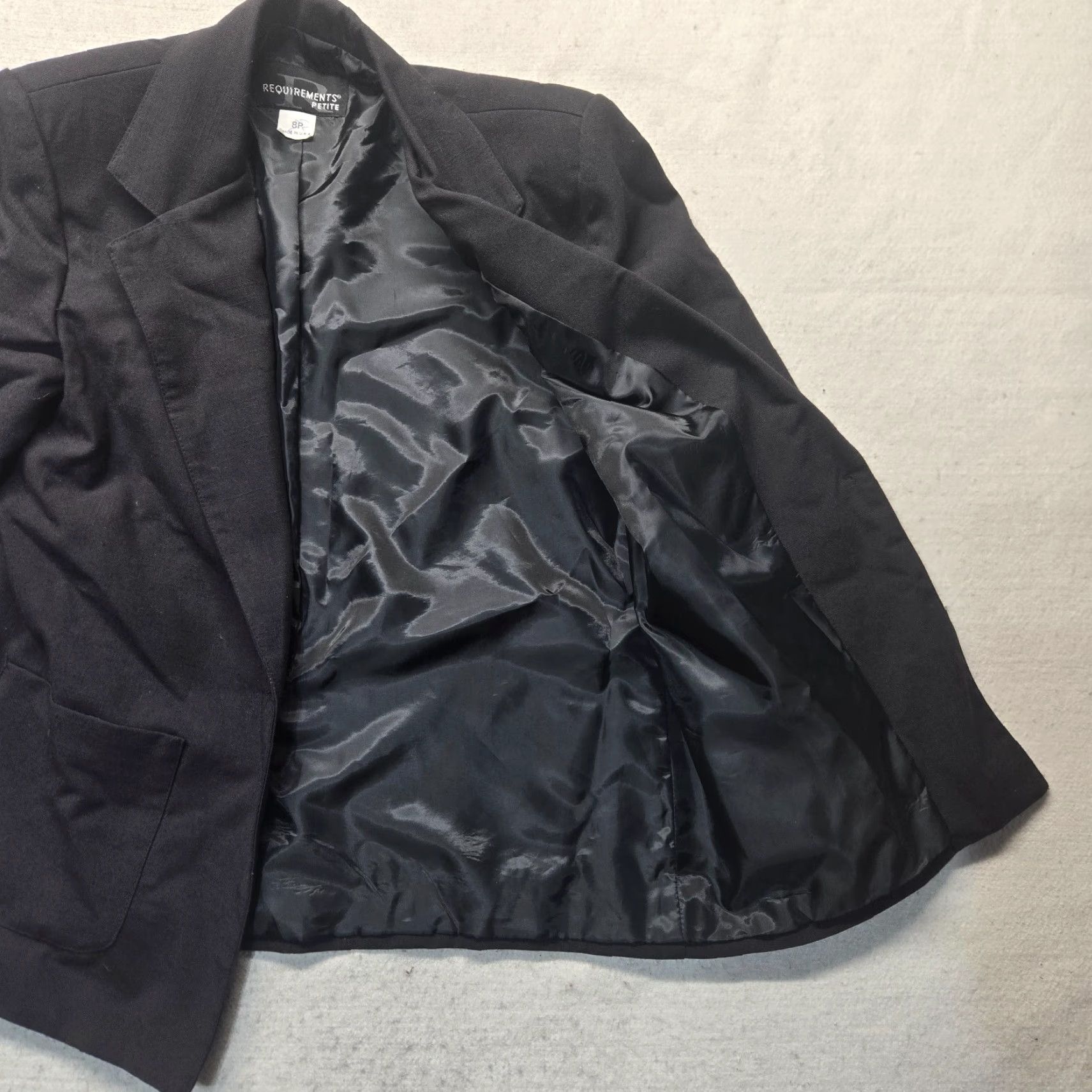 Vintage Requirements Blazer Jacket Women Petite 8P Black Long Sleeve Single Button Shoulder Pads Polyester/Spandex Business Mens? Size M / US 6-8 / IT 42-44 - 4 Thumbnail