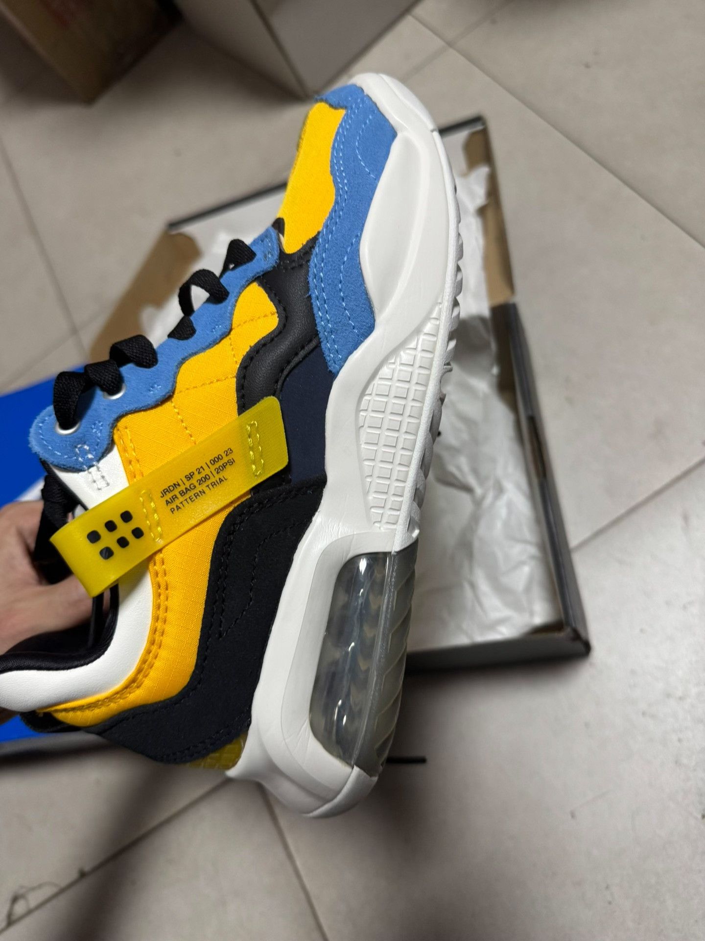 Nike Nike Yellow Lowtop Sneakers 37 Men Size US 5 / EU 37 - 1 Thumbnail
