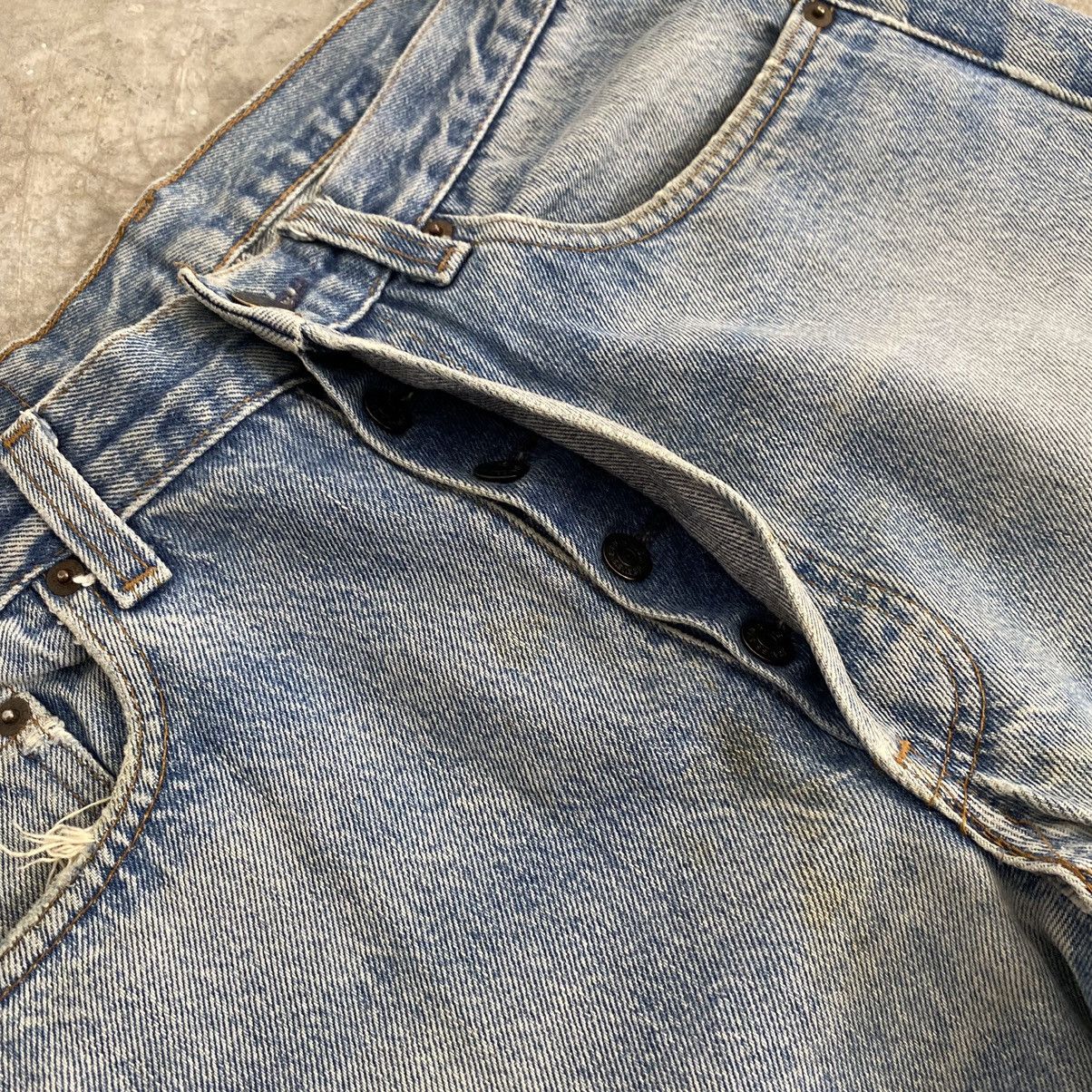 Levi's Vintage 80’s Levis 501 Faded Blue Ripped Denim Jeans Size US 31 - 11 Thumbnail
