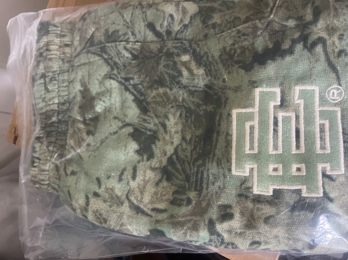 Eric Emanuel Eric Emanuel green leafy camo embroidered E sweatpants large Size US 32 / EU 48 - 1 Thumbnail