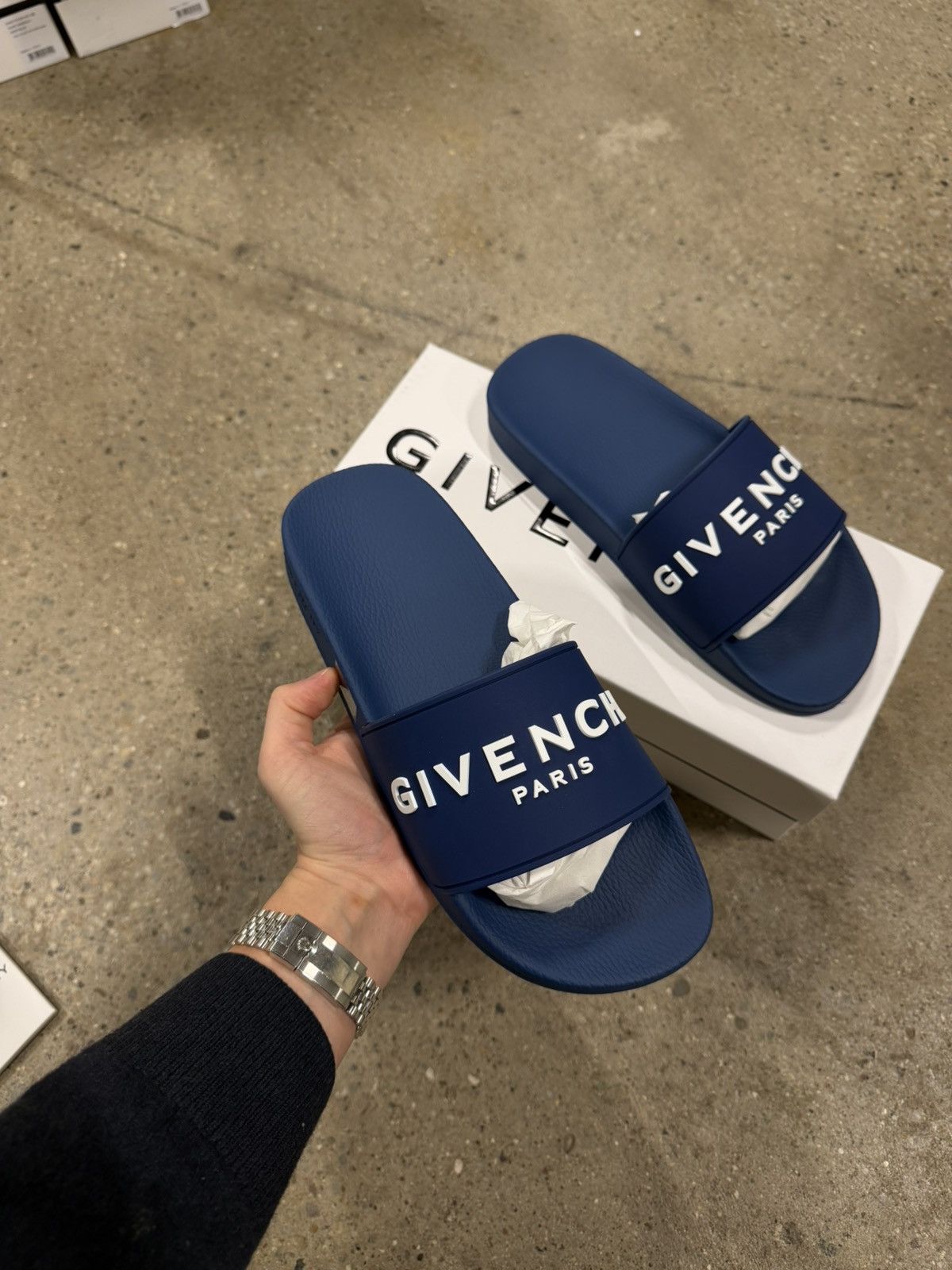 Givenchy Givenchy Rubber Pool Slides NEW 475$ Size US 10 / EU 43 - 2 Thumbnail