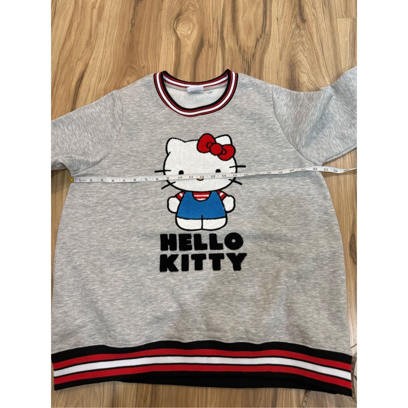 Other Hello Kitty NWT Sanrio Grey Crewneck Long Sleeve Sweatshirt Size XL / US 12-14 / IT 48-50 - 5 Thumbnail