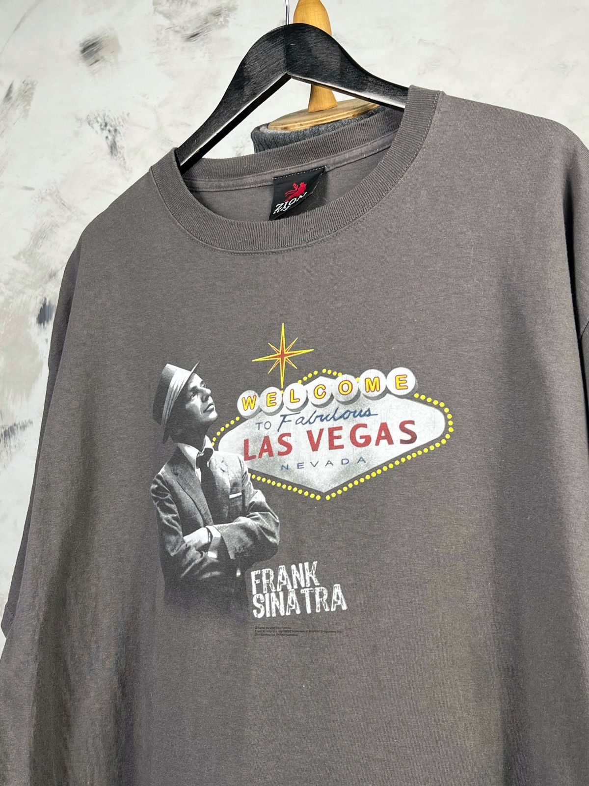 Vintage Vintage Frank Sinatra Las Vegas Graphic T Shirt Size XL Size US XL / EU 56 / 4 - 2 Thumbnail