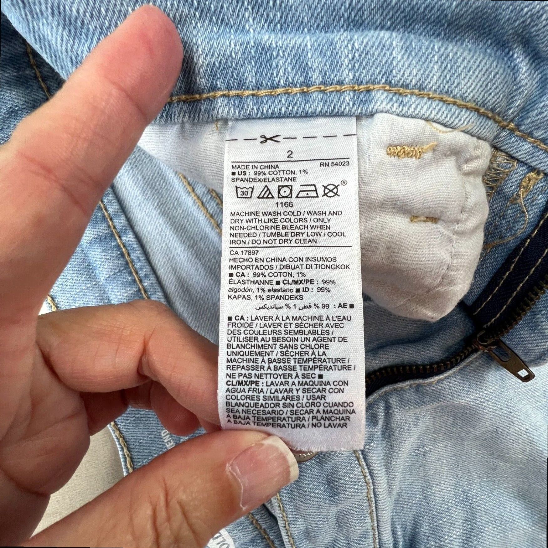 Old Navy Old Navy Womens Boyfriend Shorts 2 Distressed Denim Light Blue Mid Rise Size 26" / US 2 / IT 38 - 5 Thumbnail