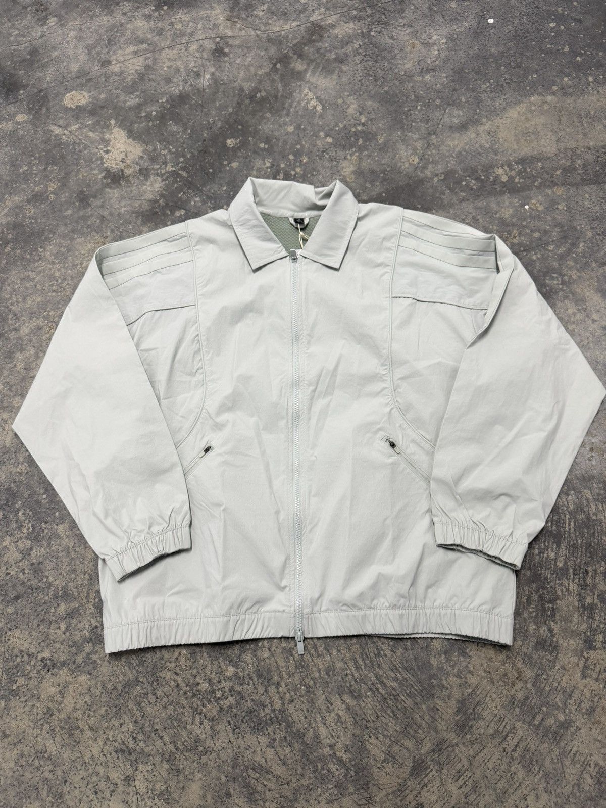 Adidas Brand New Adidas Silver Zip-Up Windbreaker Golf Jacket Sz. L Size US L / EU 52-54 / 3 - 1 Thumbnail