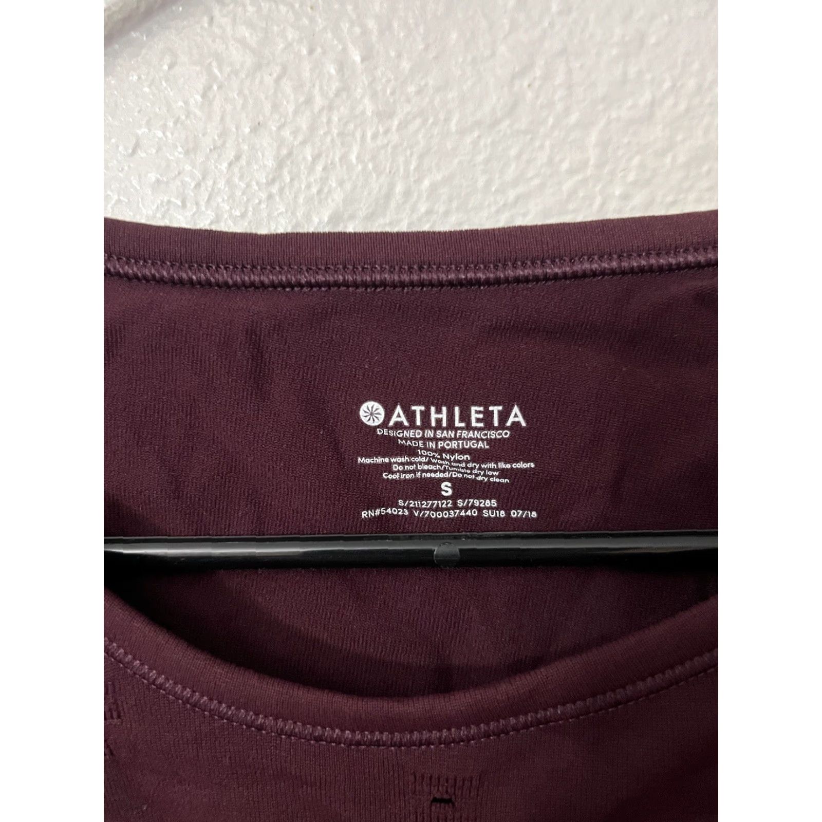 Athleta ATHLETA Foothill Top Sleeveless Crew Neck Split Back 79285 Maroon S Size S / US 4 / IT 40 - 3 Thumbnail