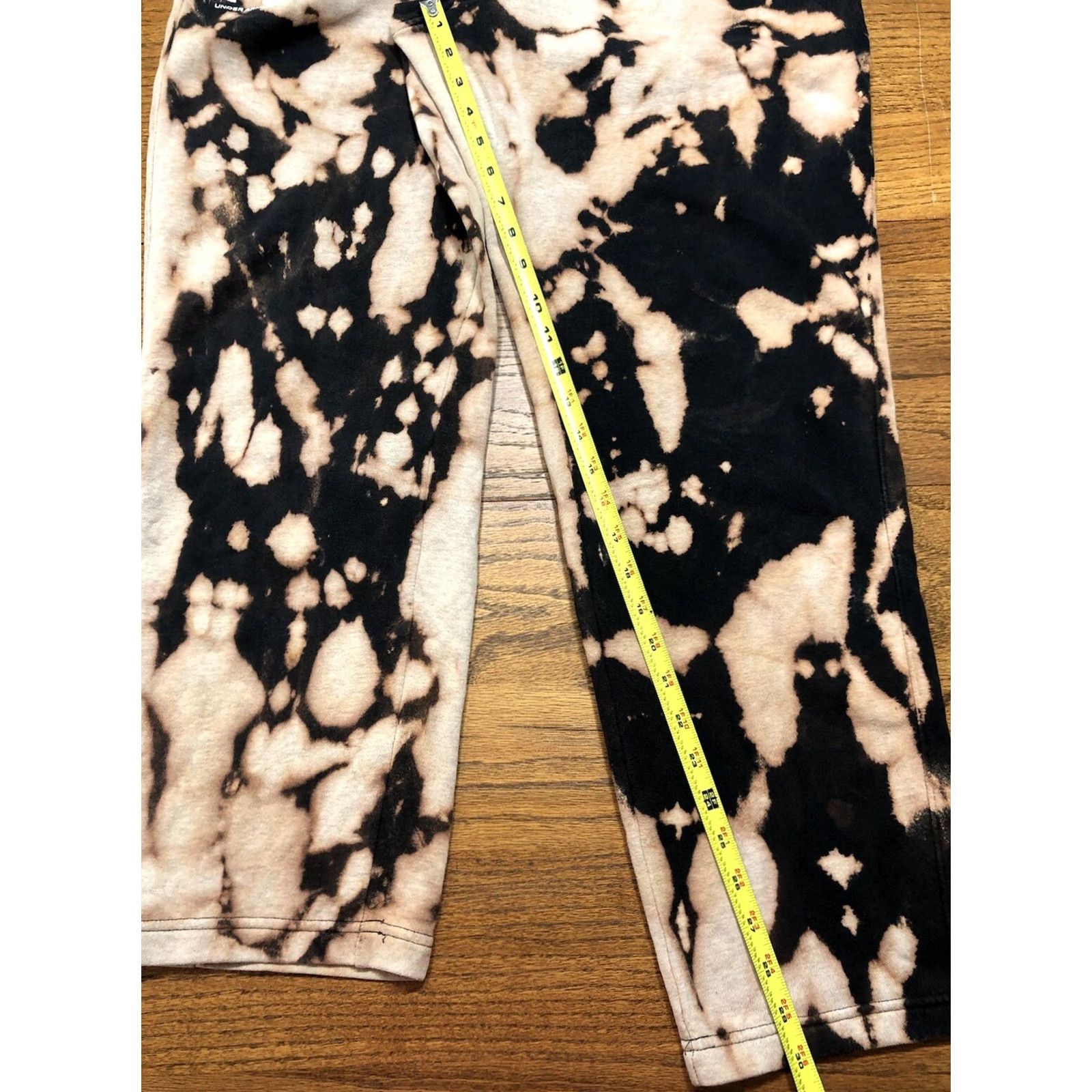 Under Armour Under Armour Sweatpants Athletic Mens L Black Tie Dye Cotton Blend Fleece Drawstring Waist 30in Inseam 30in Size US 33 - 7 Thumbnail