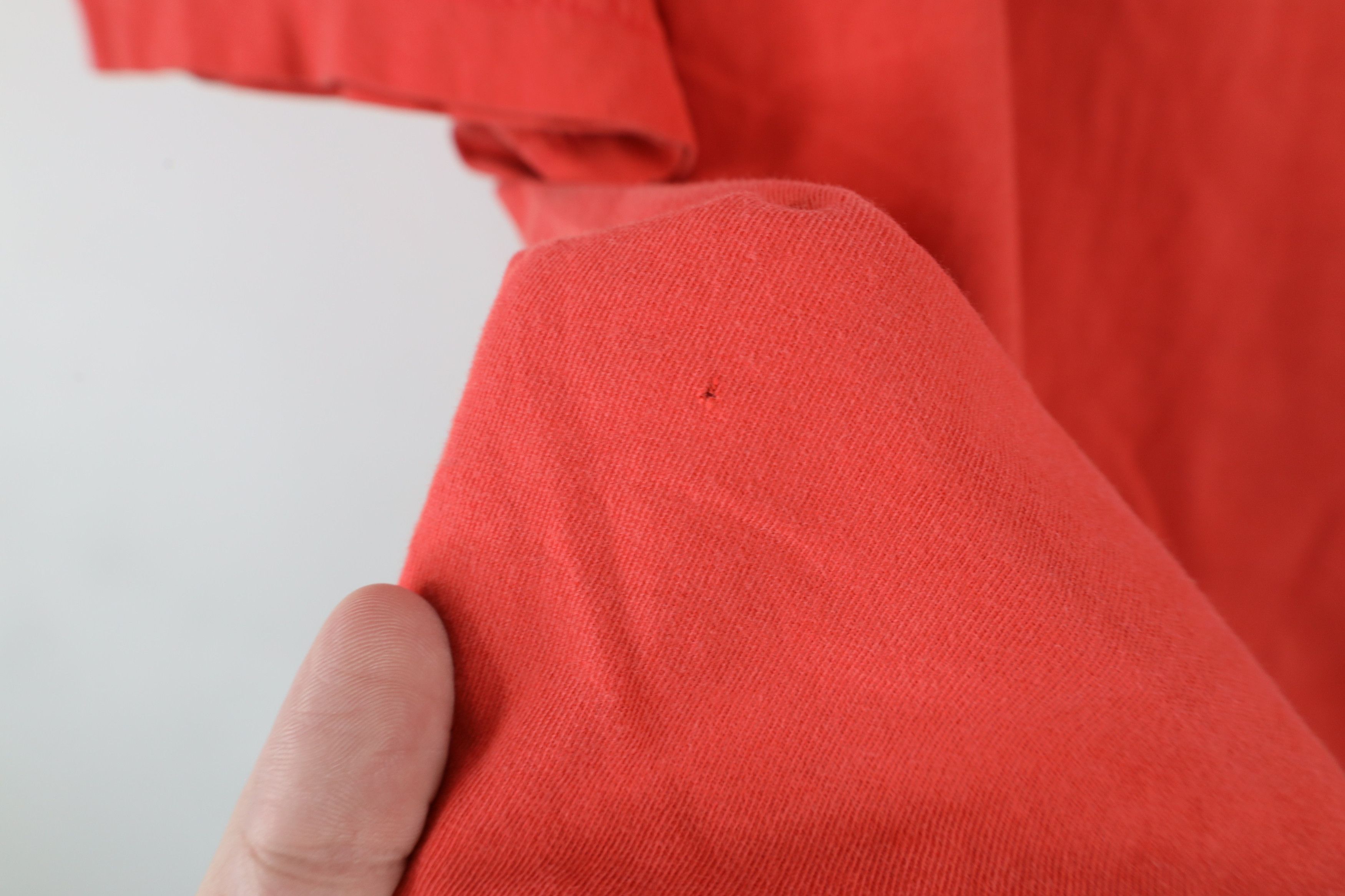 Levi's × Vintage Vintage 90s Levis Spell Out Script T-Shirt Coral Pink Cotton Size US M / EU 48-50 / 2 - 6 Thumbnail