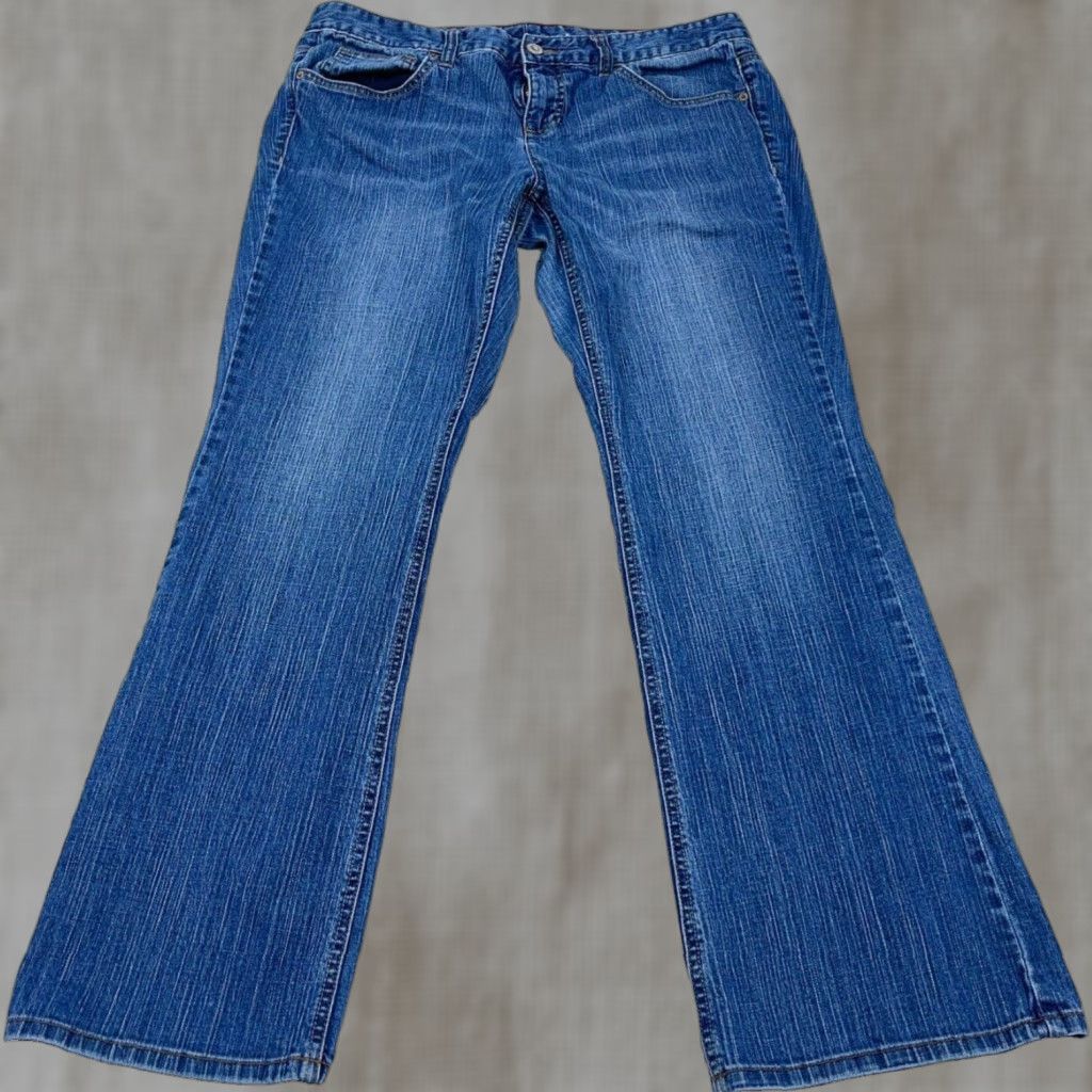 Tommy Hilfiger VINTAGE Tommy Hilfiger Jeans Women 14 Boot Cut Dark Wash Denim Pants Ladies Y2K Jeans Womens 14 Dark Blue 90s Hipster Classic Boots Cut-Blue"} Size 36" / US 14 / IT 50 - 1 Thumbnail