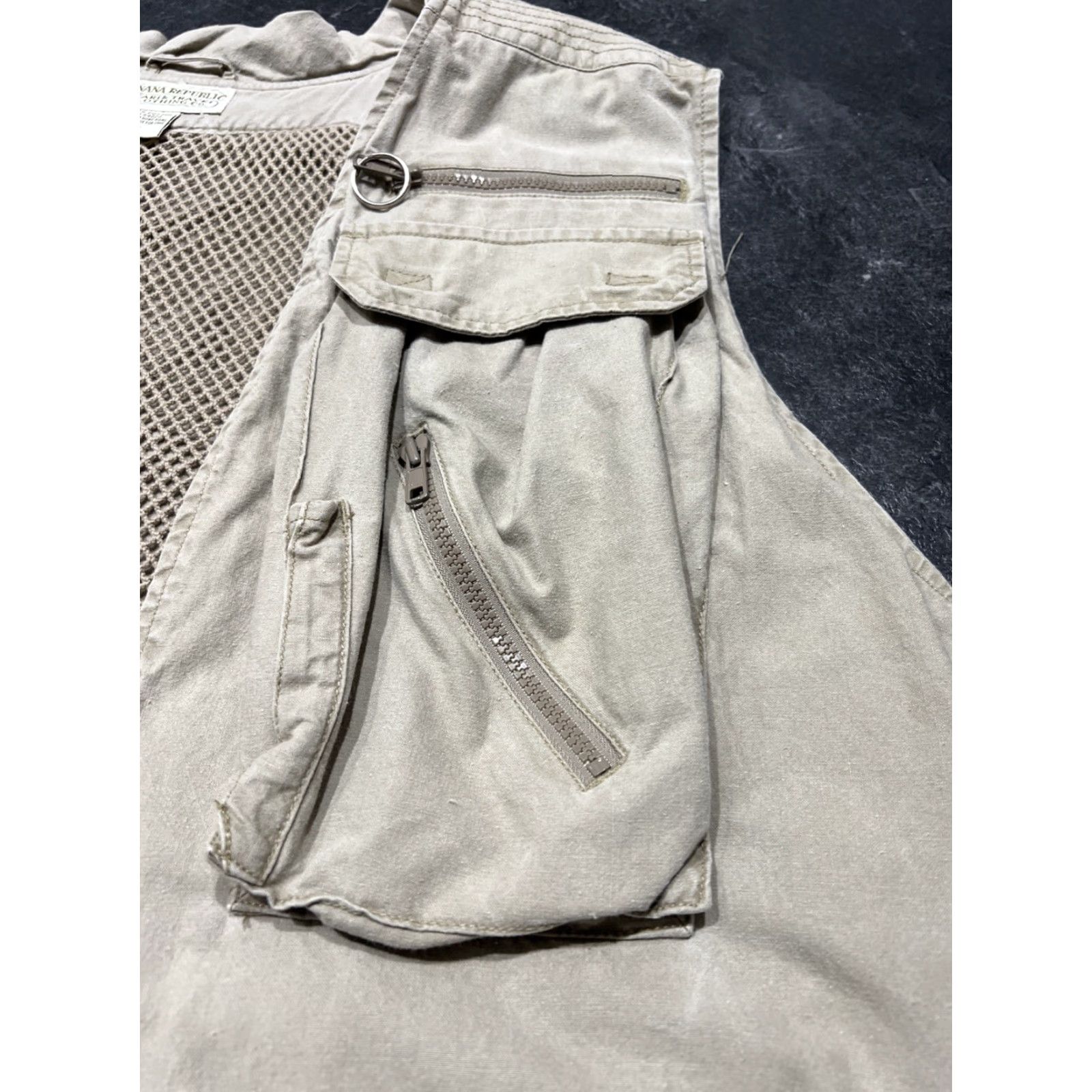 Banana Republic VINTAGE Banana Republic Vest Utility Safari Hunting Fishing Khaki Vest Mens L Beige Cotton Lining Fish Theme Size US L / EU 52-54 / 3 - 5 Thumbnail