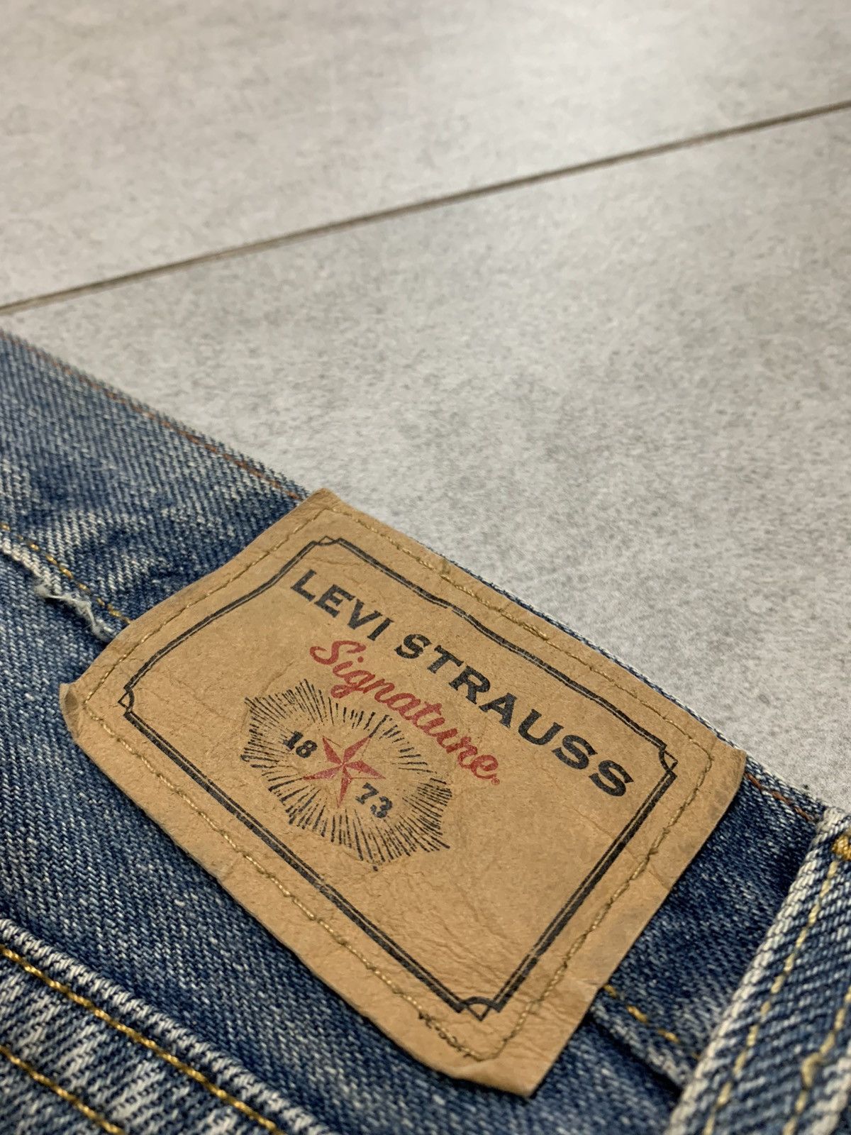 Levi's Vintage Clothing Y2k Vintage 00s straight wide Leg Levi Signature denim jean Size US 34 / EU 50 - 5 Thumbnail