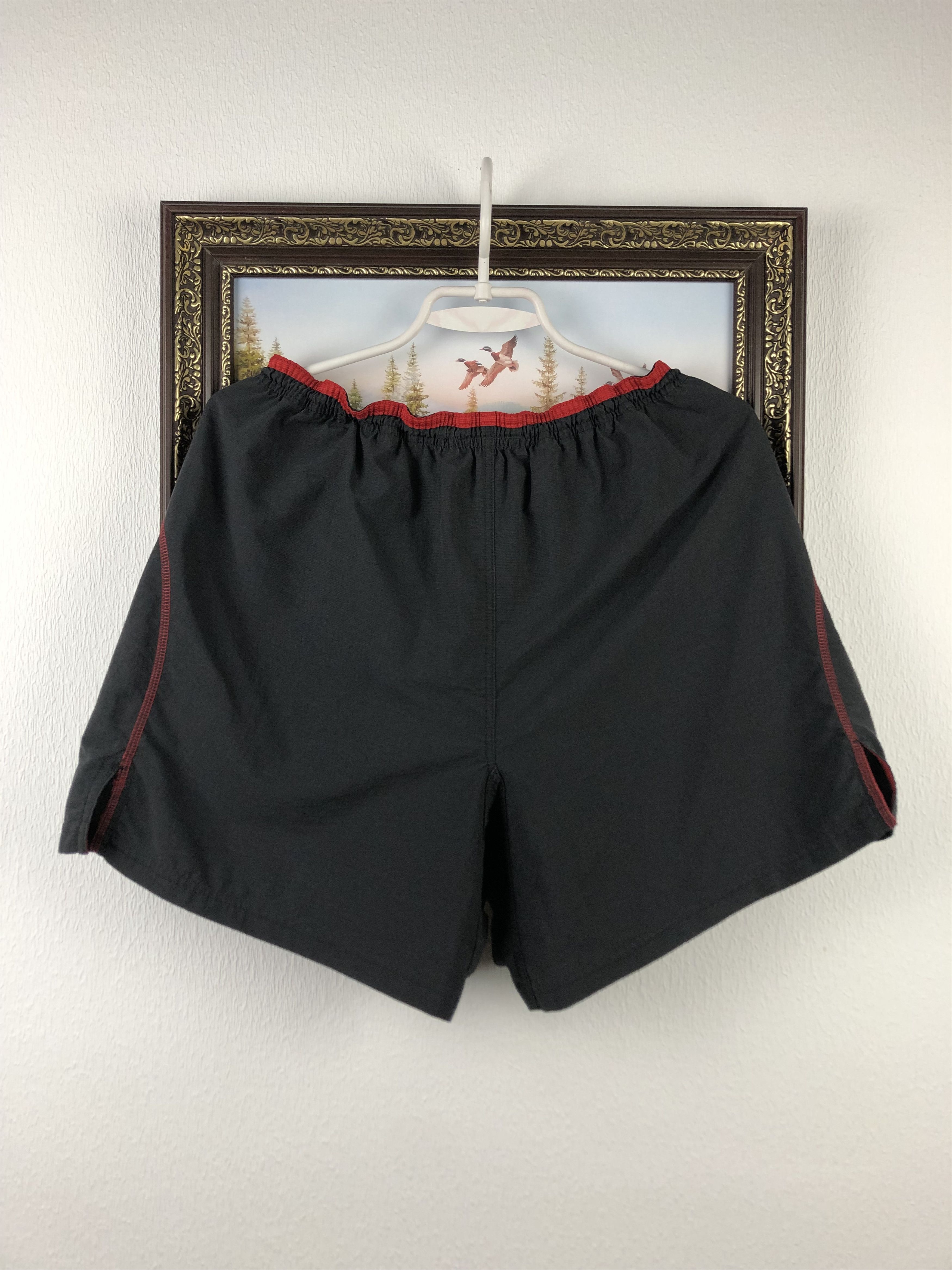 Umbro Vintage Umbro Manchester United Football Shorts Soccer Black Size US 32 / EU 48 - 13 Thumbnail