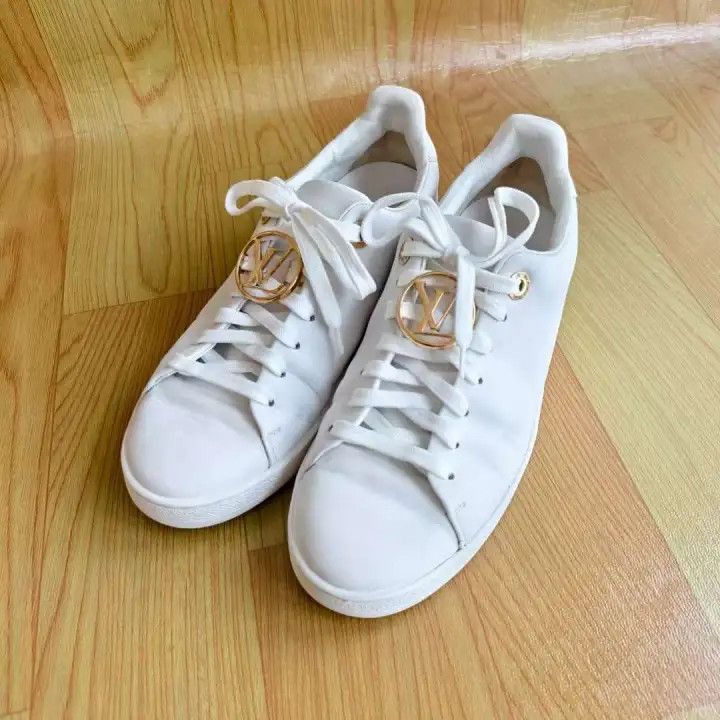 Louis Vuitton Louis Vuitton White Frontrow Fashion Sneakers for Women -25 Size US 5 / IT 35 - 1 Thumbnail