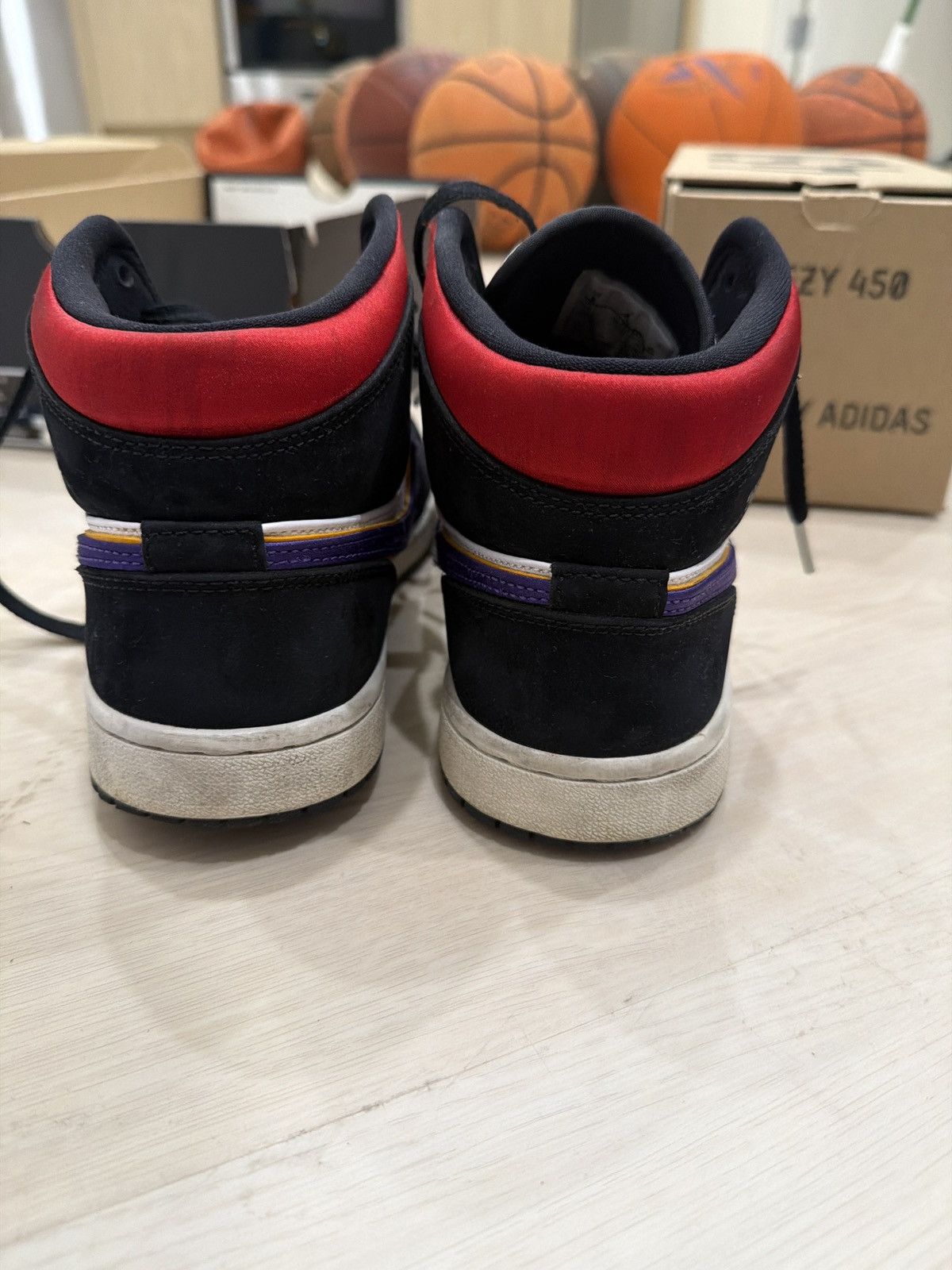 Jordan Brand Air Jordan 1 Mid SE Size US 8 / EU 41 - 5 Thumbnail
