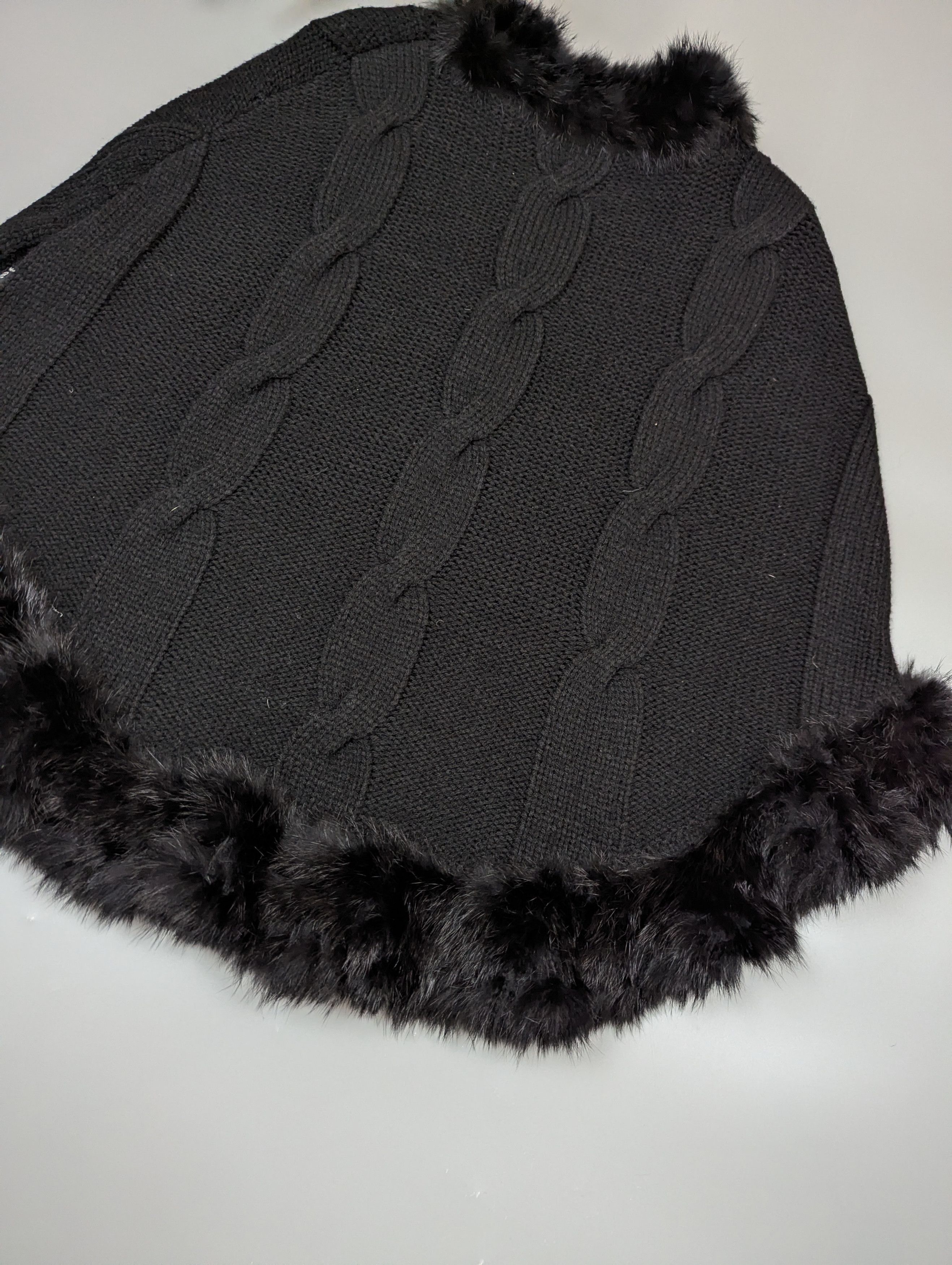 Giorgio Armani Armani Jeans Knitted Poncho Black Faux Fur Trim Bolero Size M / US 6-8 / IT 42-44 - 13 Thumbnail
